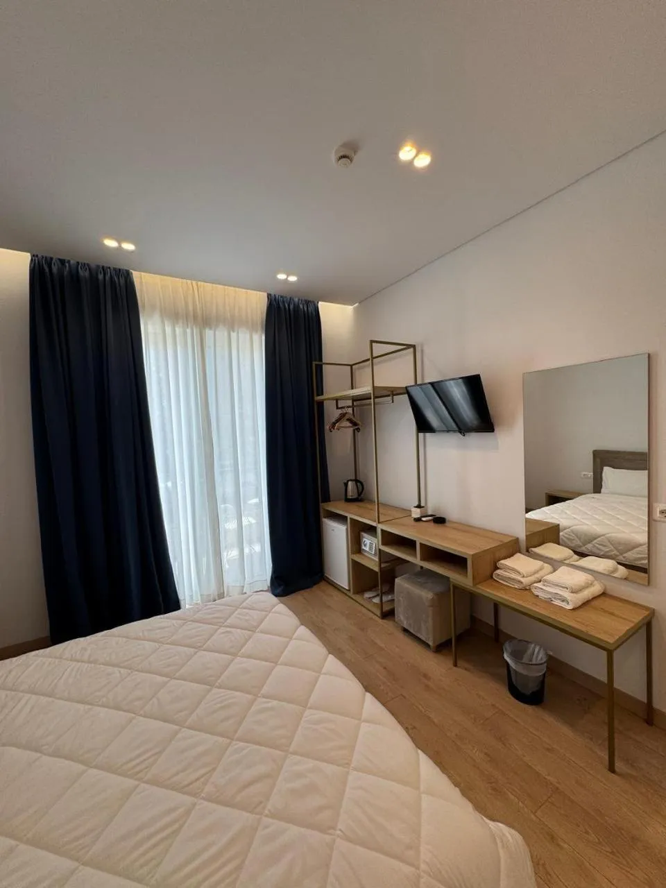 safe, Bed in Otto Hotel