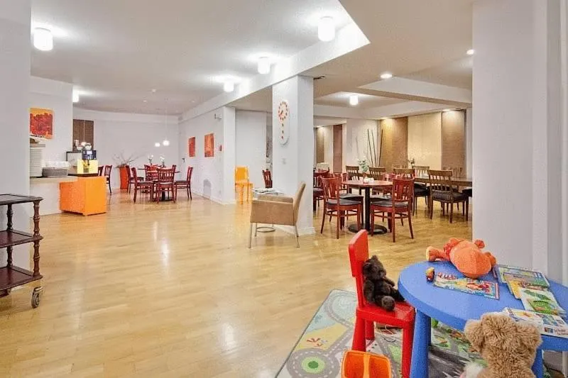 Restaurant/places to eat in Das Gästehaus der Elb Lounge "Self Check In"