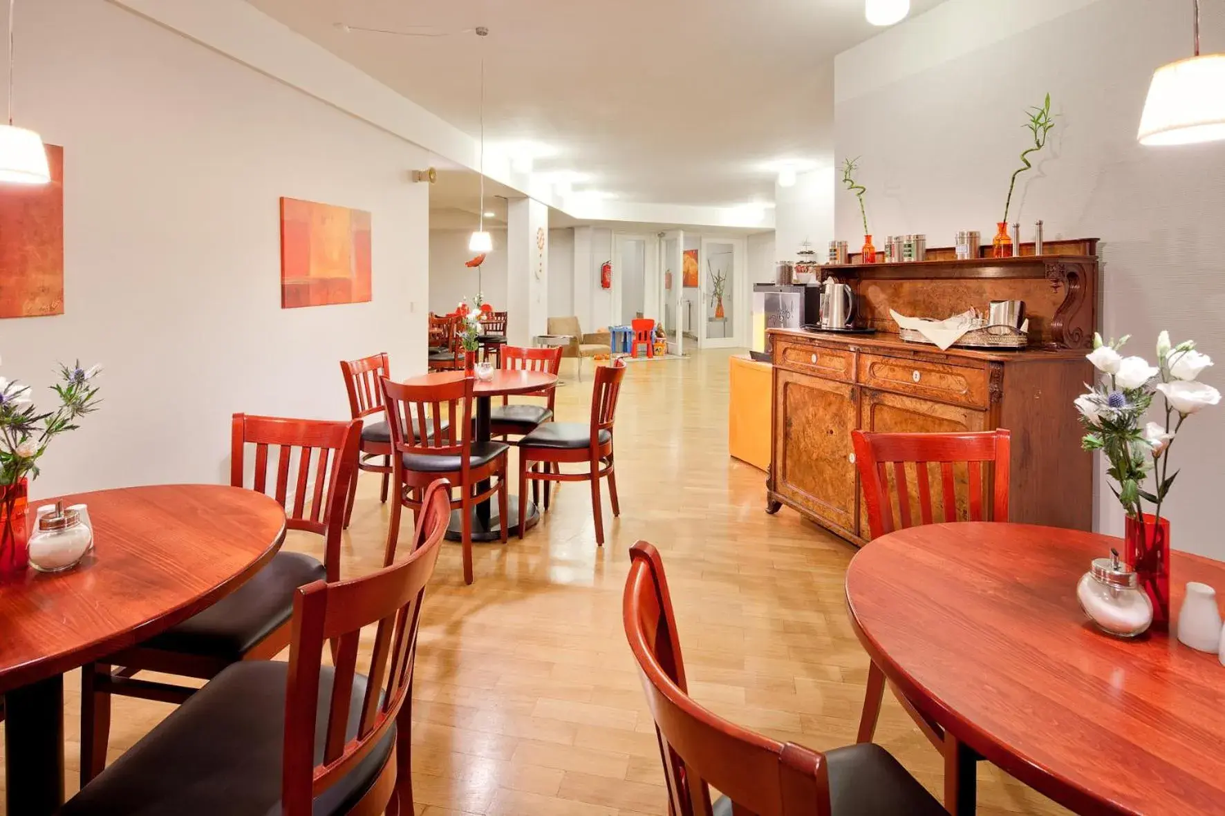 Restaurant/Places to Eat in Das Gästehaus der Elb Lounge