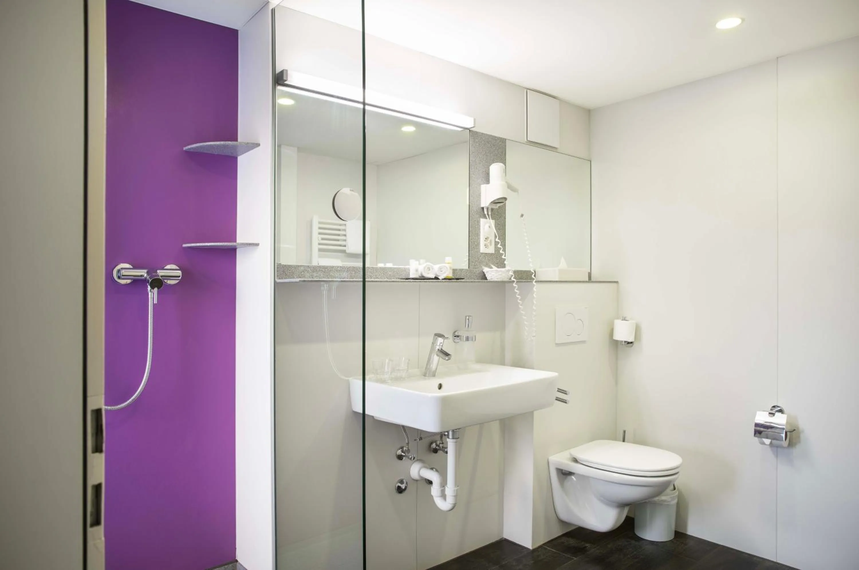 Shower in Hotel Resslirytti