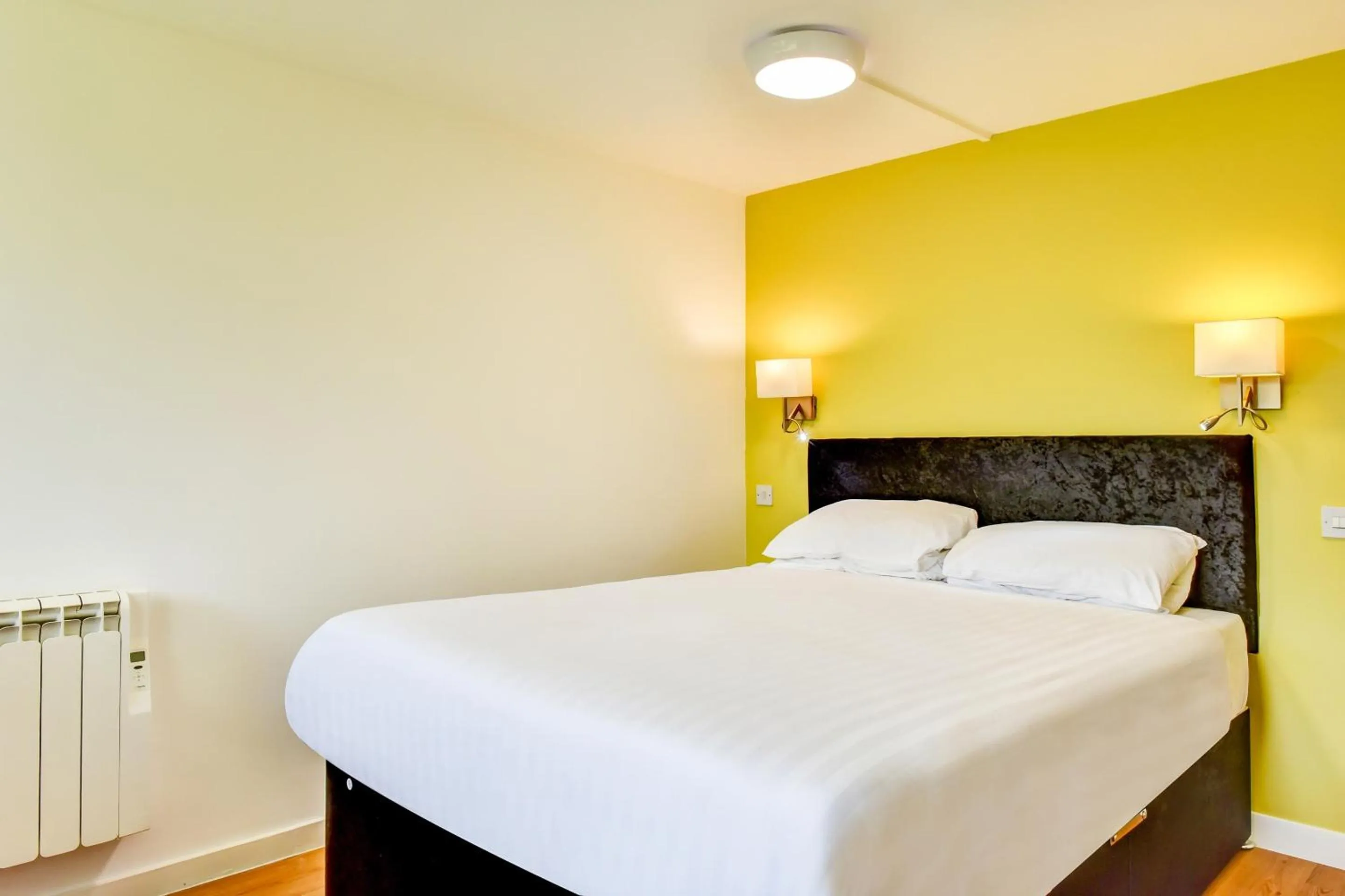 Bedroom in The Hotel Rafiya, Redditch