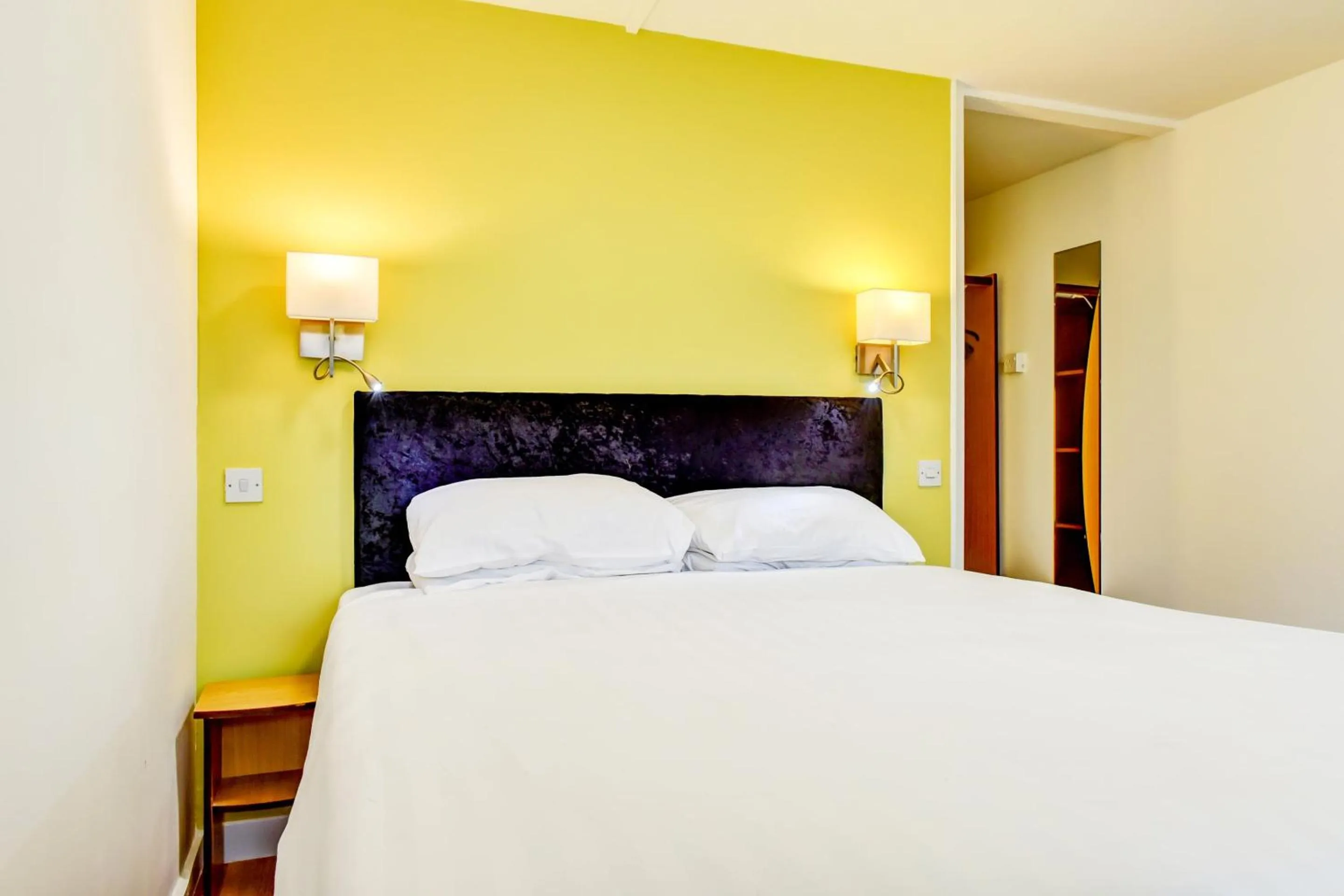 Bedroom in The Hotel Rafiya, Redditch