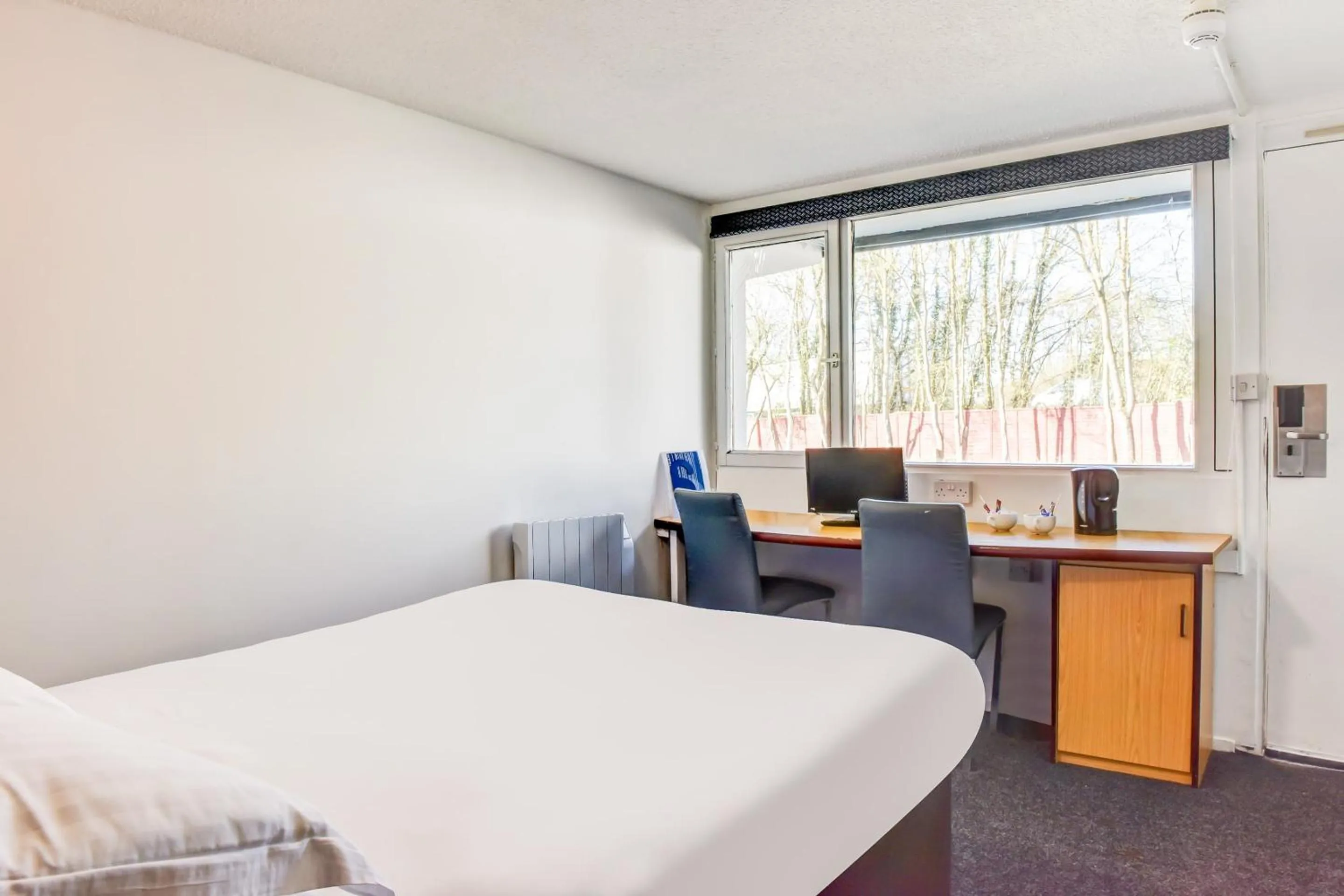 Bedroom in The Hotel Rafiya, Redditch