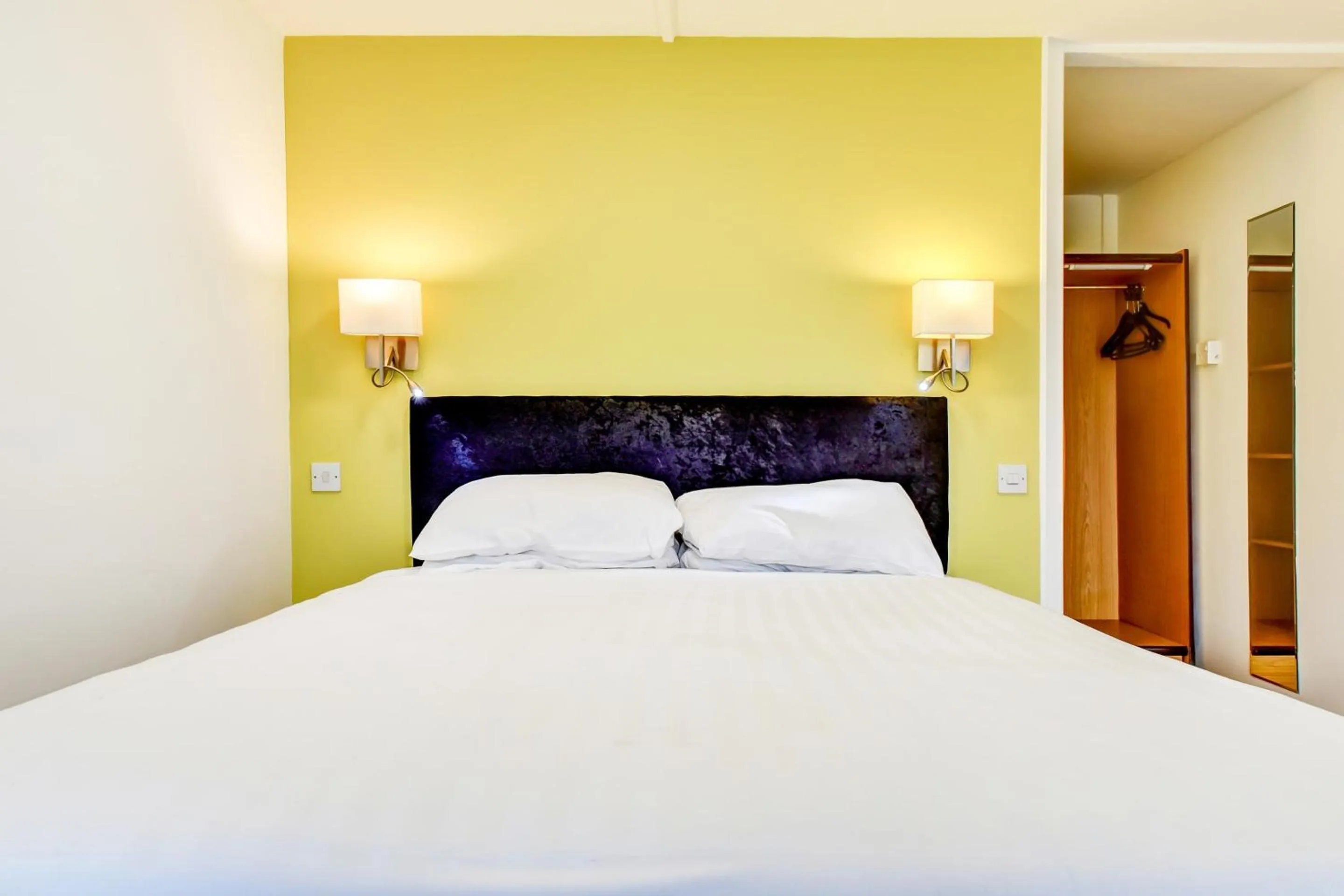 Bedroom in The Hotel Rafiya, Redditch