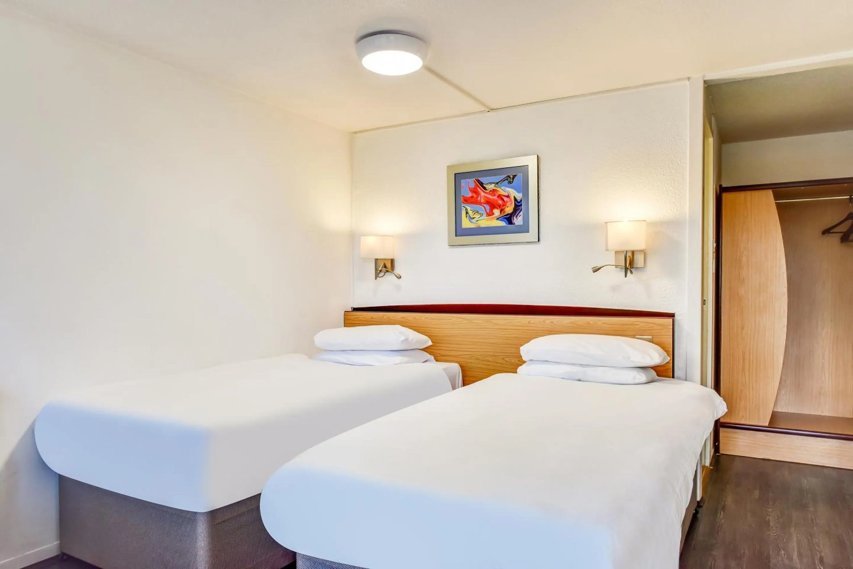 Bedroom in The Hotel Rafiya, Redditch