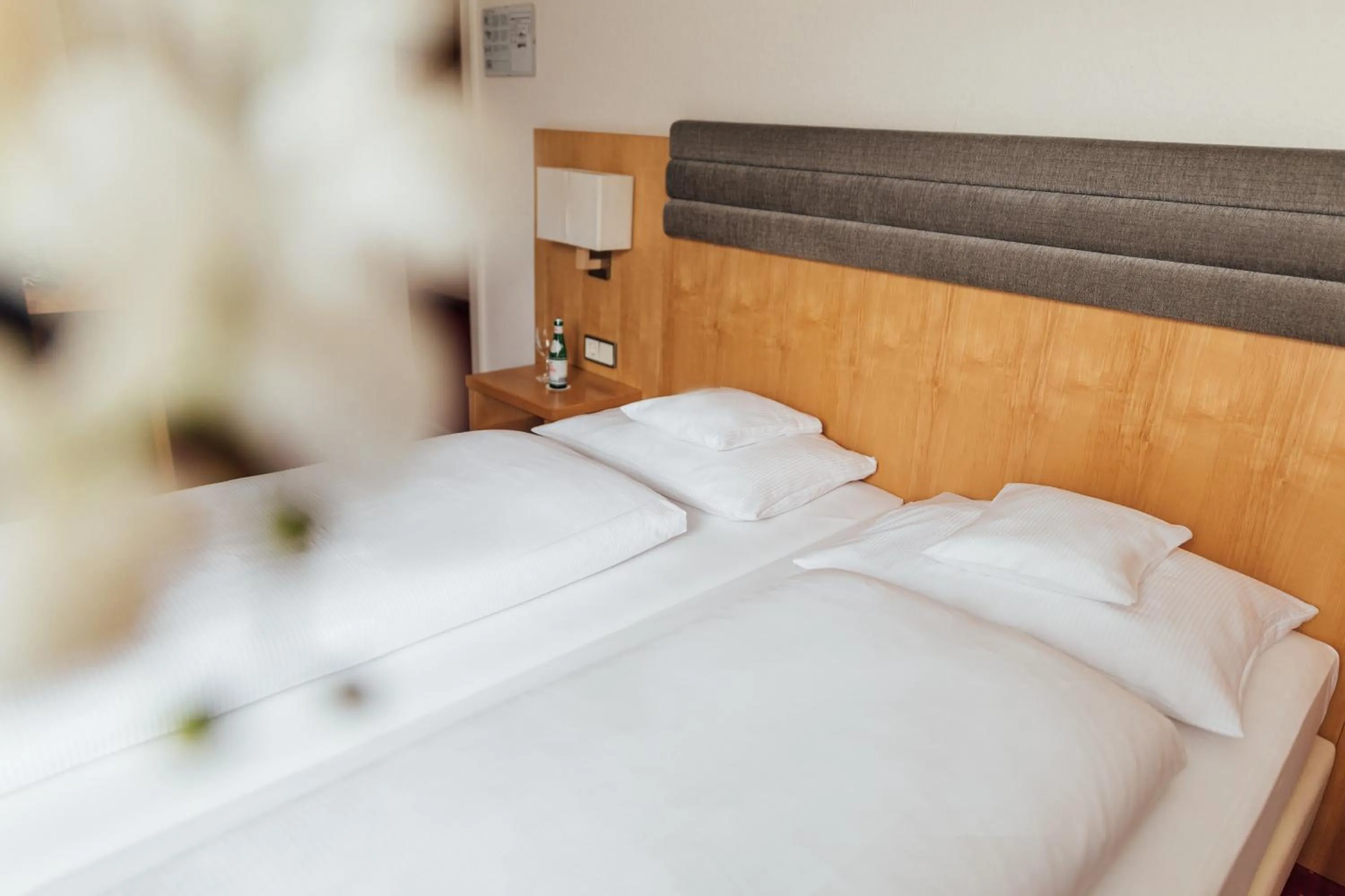 Bed in Hotel de France Wiesbaden City