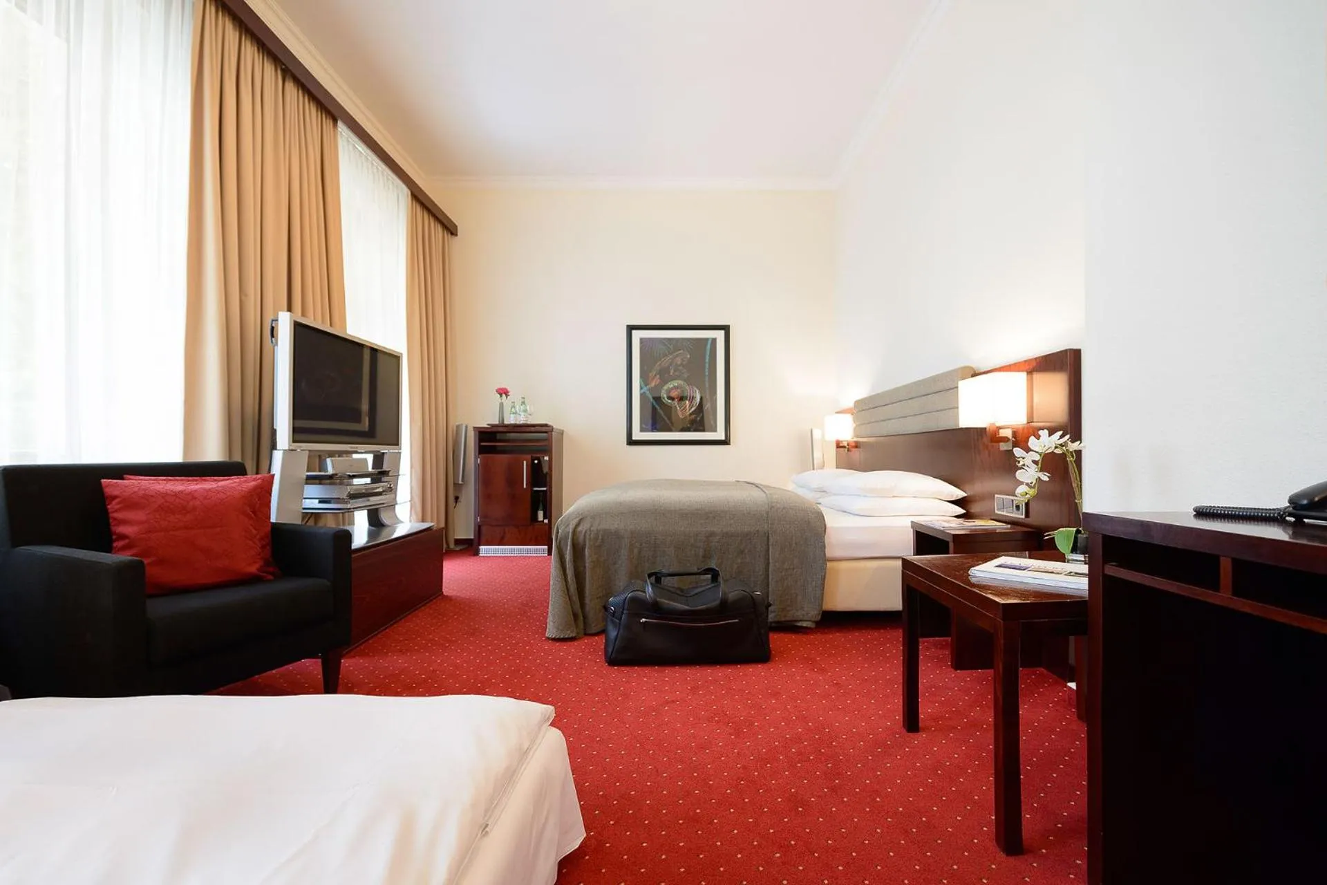 Bed in Hotel de France Wiesbaden City