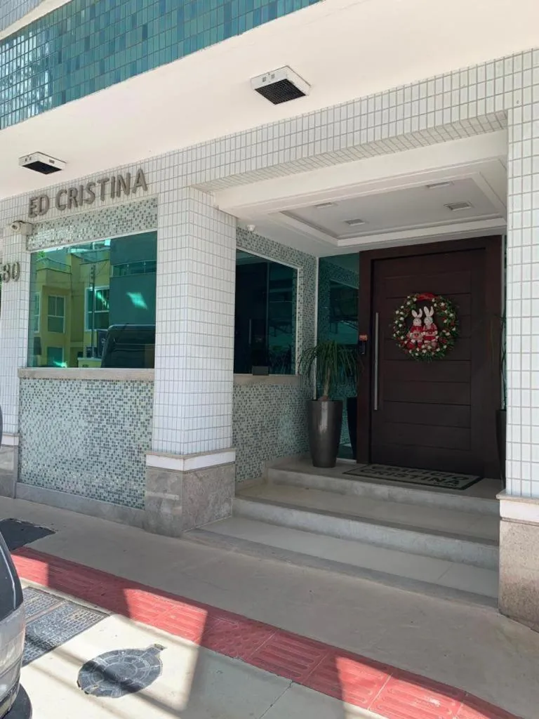 Apartamento á 30 metros praia, com vista mar.