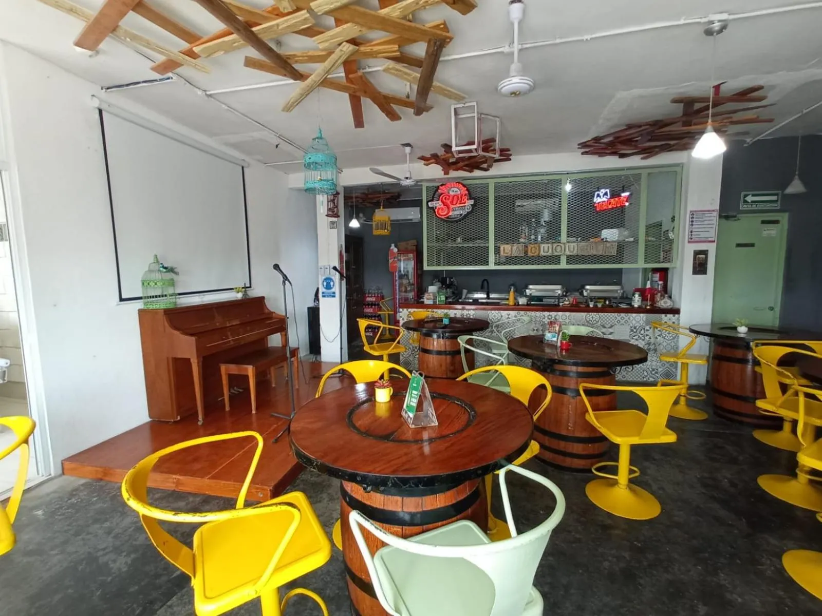 Restaurant/places to eat in La Maja Suites