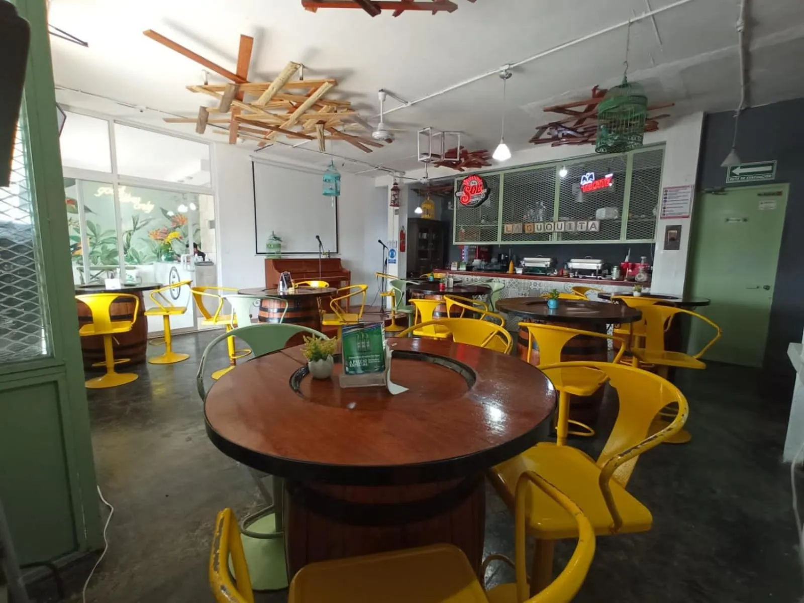 Restaurant/places to eat in La Maja Suites