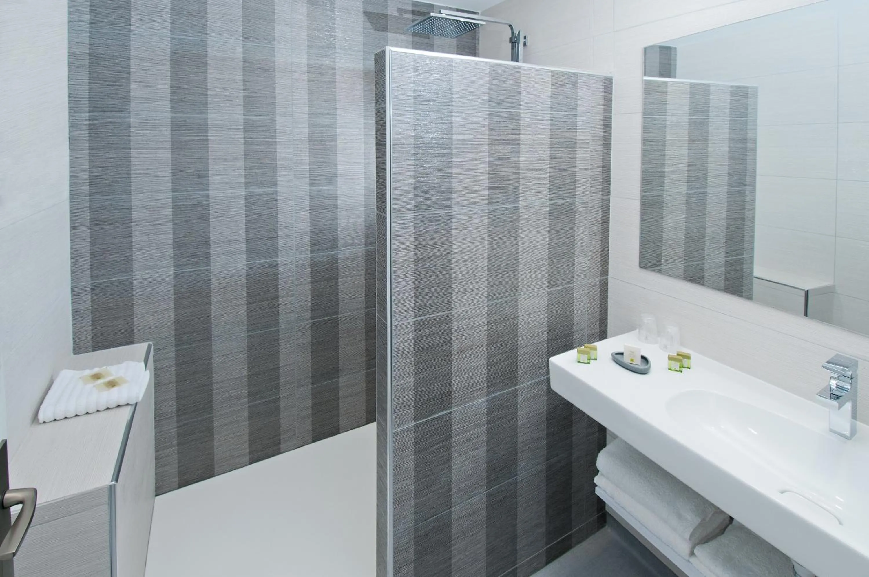 Bathroom in Logis Hotel Restaurant Nougier