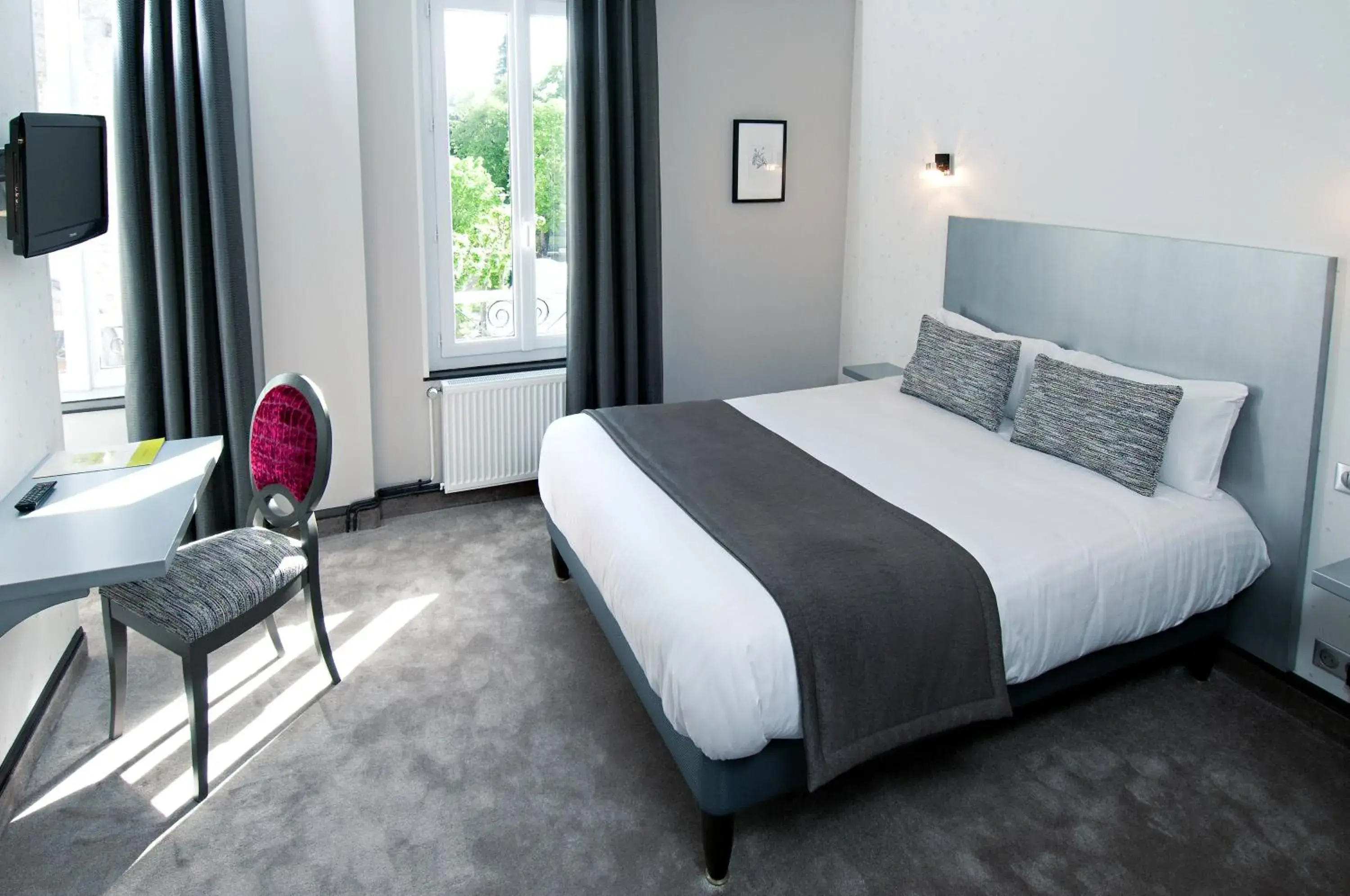 TV and multimedia in Logis Hotel Restaurant Nougier TV and multimedia in Logis Hotel Restaurant Nougier