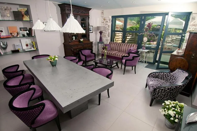 Communal lounge/ TV room in Logis Hotel Restaurant Nougier