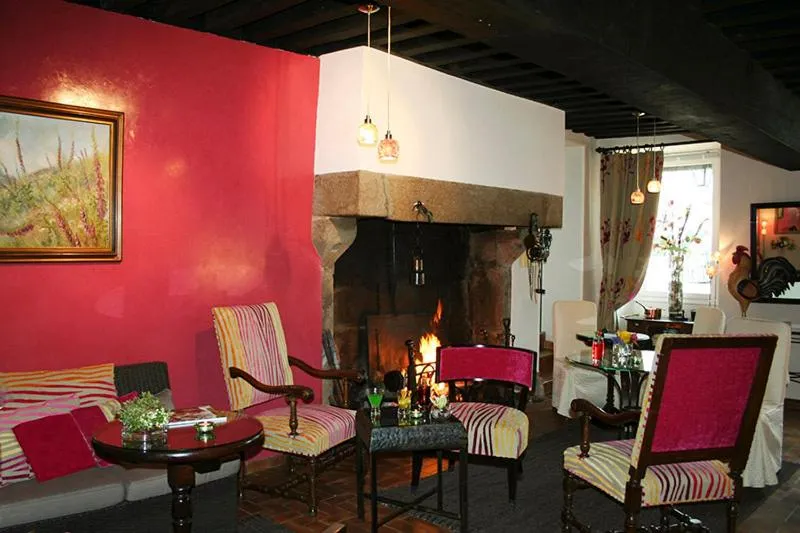 Communal lounge/ TV room in Logis Hotel Restaurant Nougier