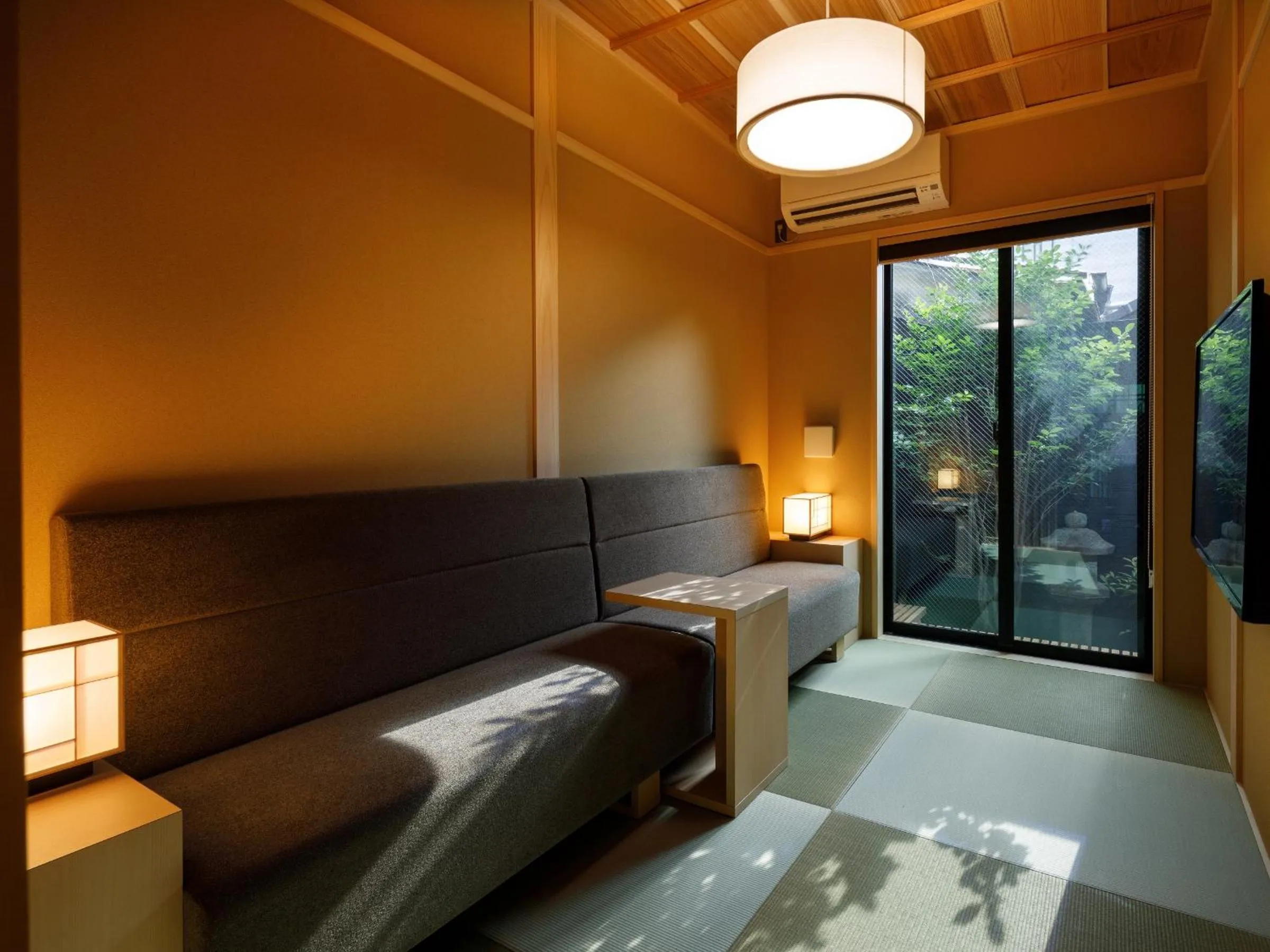 Living room, Bed in Kanade Higashiyama-Sanjo