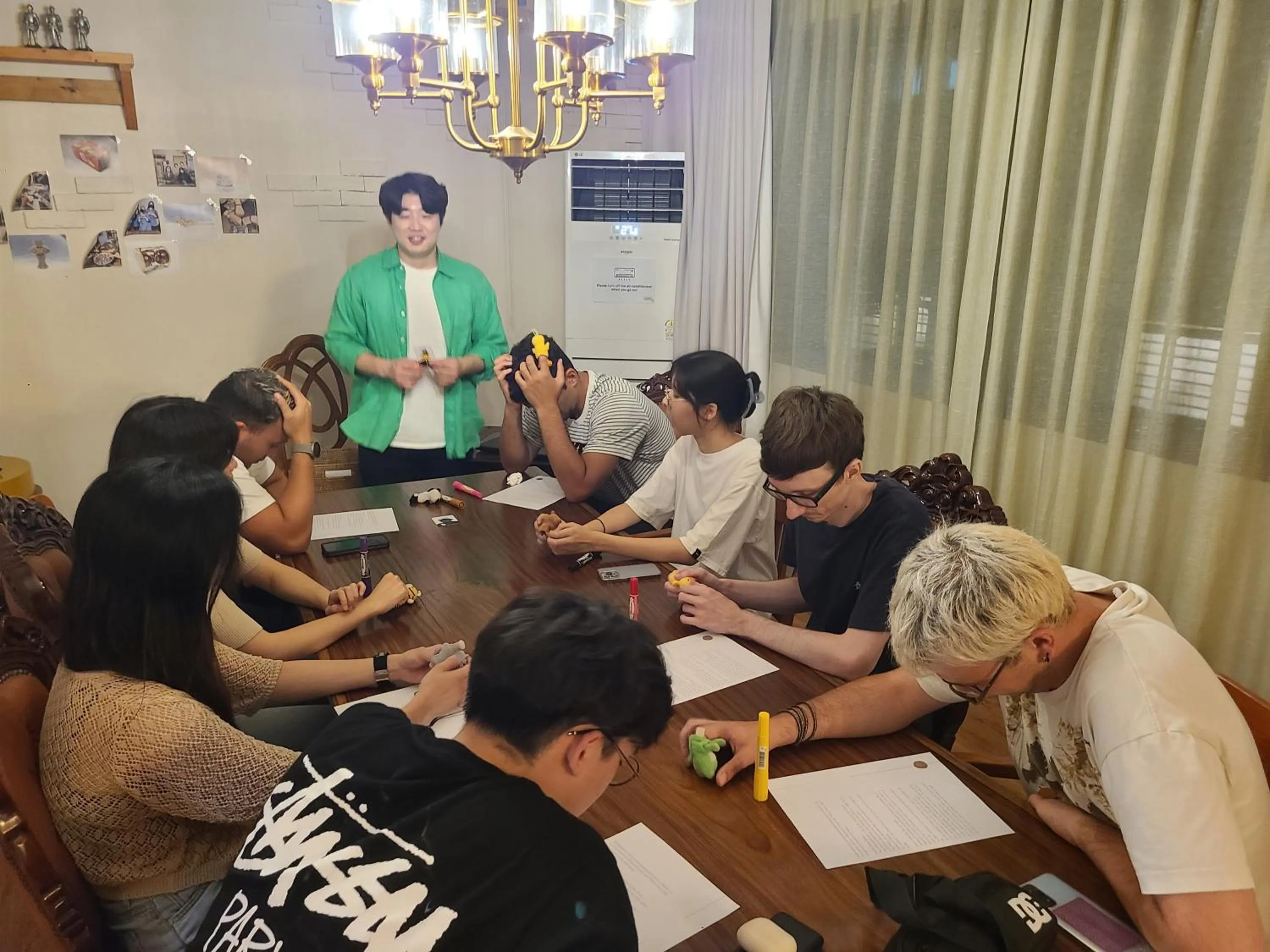 People in Batwo Stay - For foreigners only