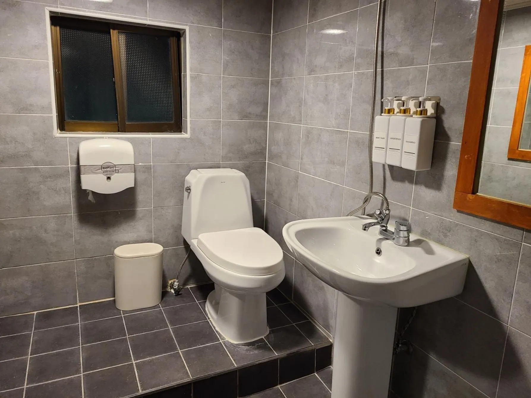 Toilet in Batwo Stay - For foreigners only