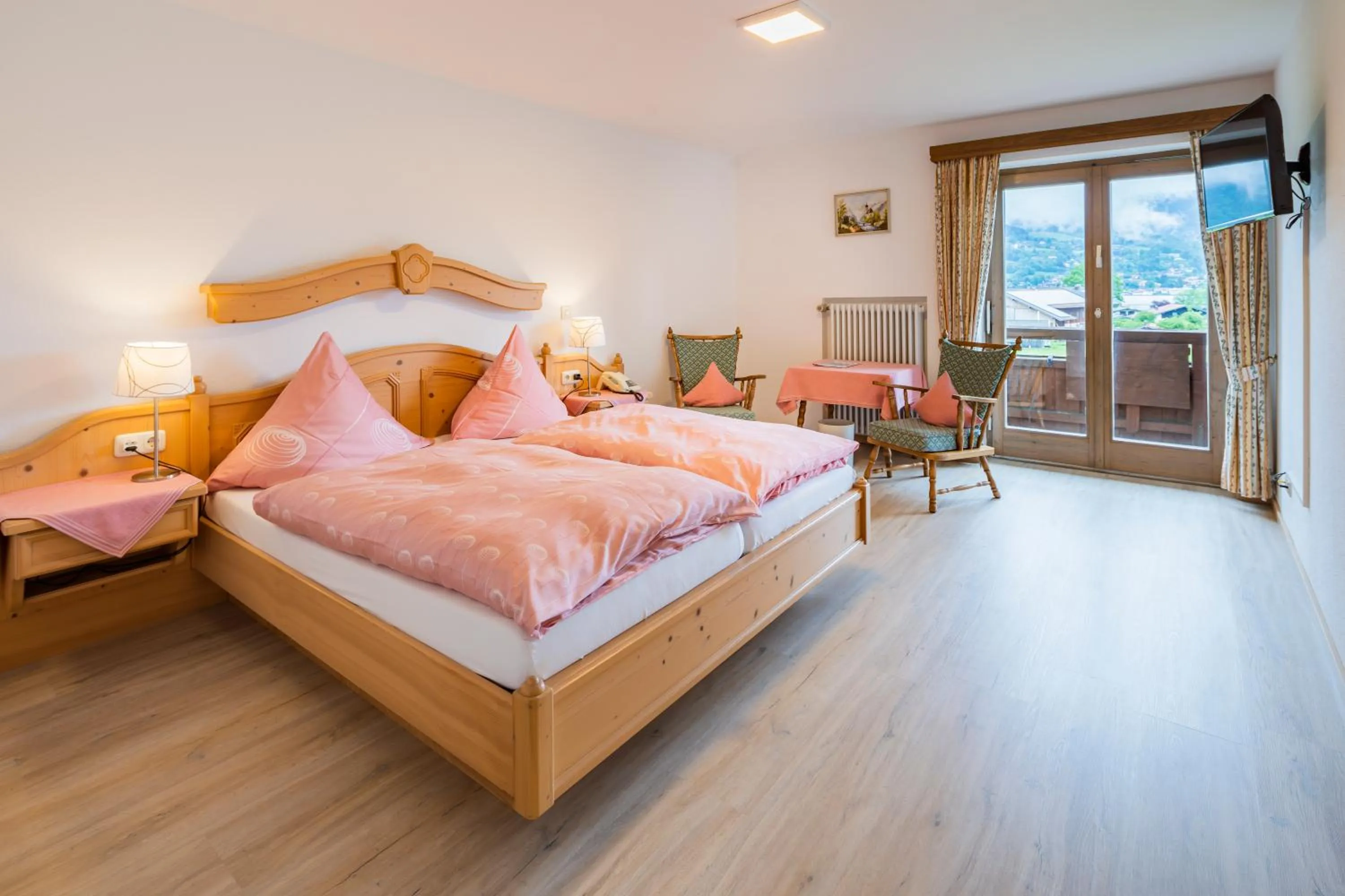 Photo of the whole room, Bed in Hotel-Pension-Ostler