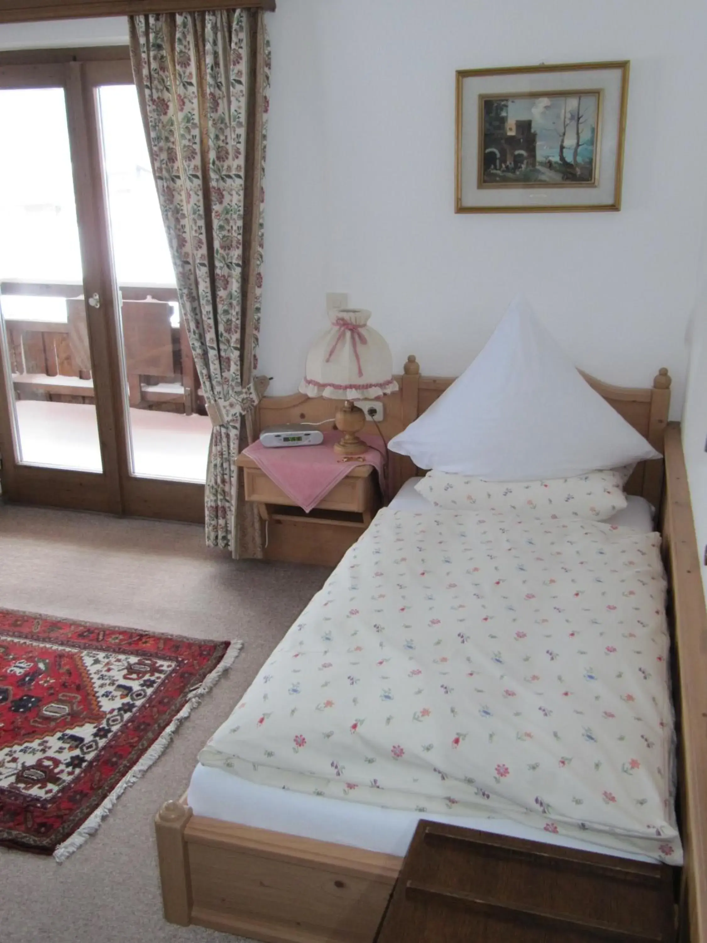Single Room with South-Facing Balcony in Hotel-Pension-Ostler Single Room with South-Facing Balcony in Hotel-Pension-Ostler