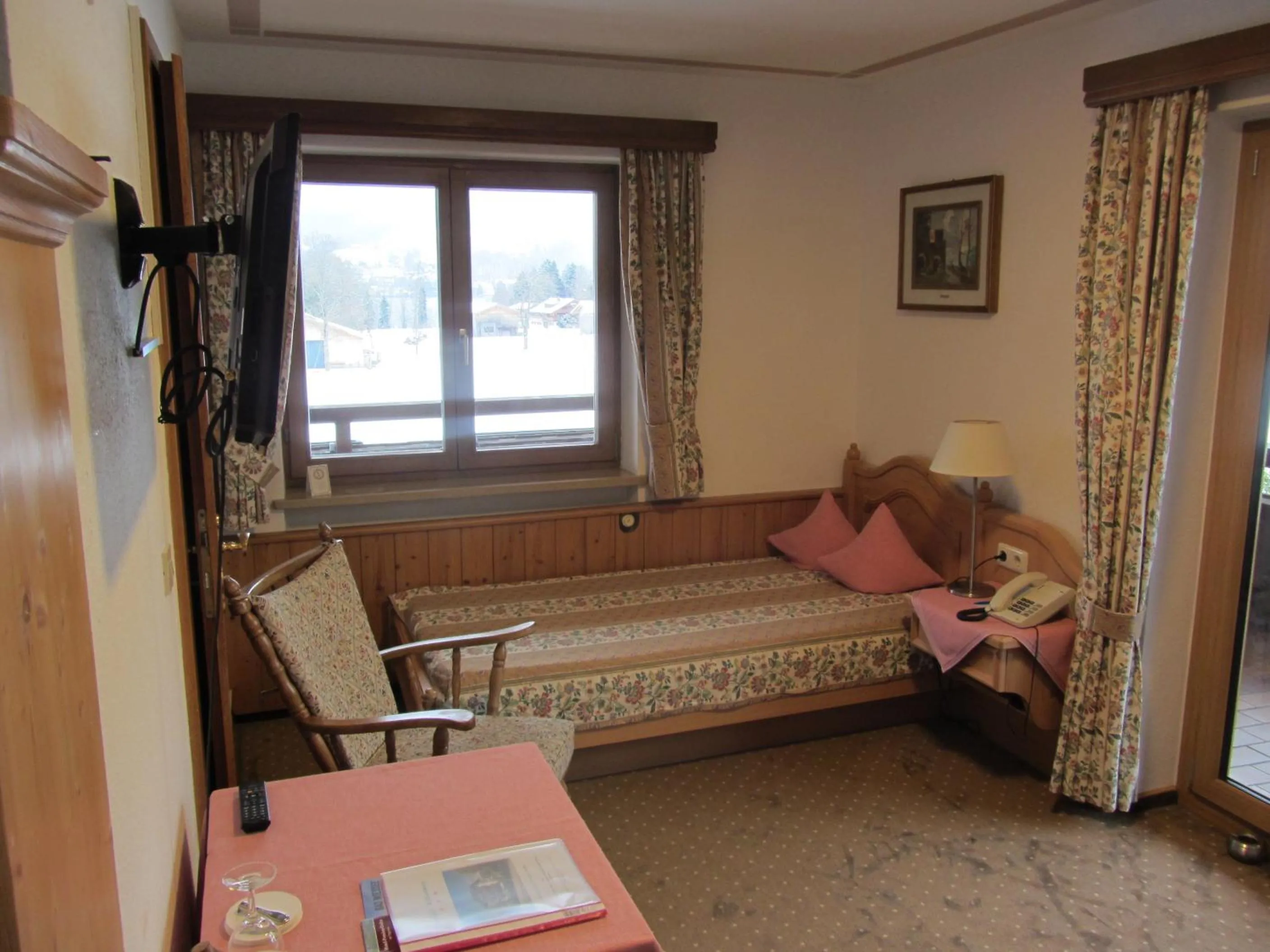 Photo of the whole room, Bed in Hotel-Pension-Ostler