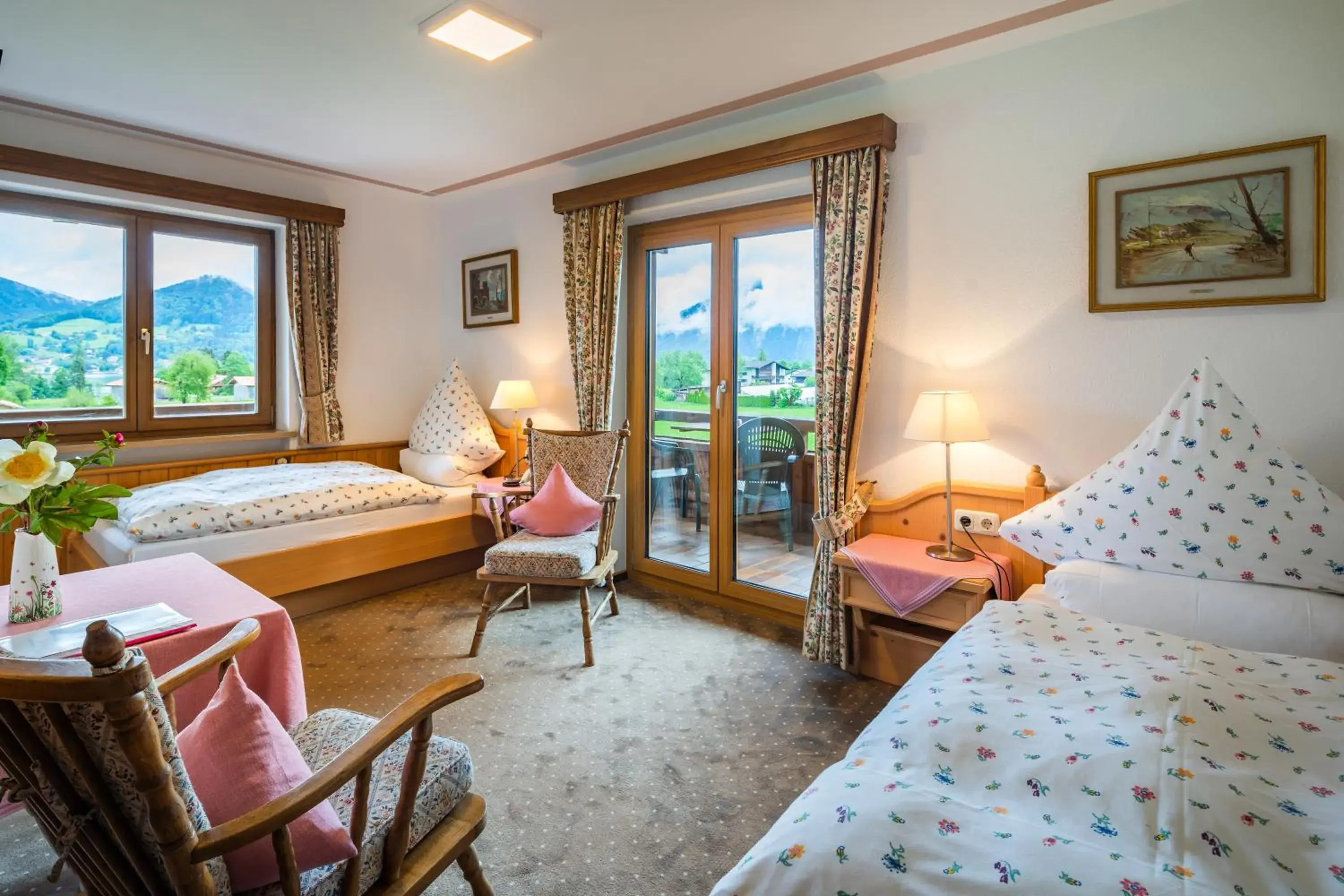 Twin Room with Lake View in Hotel-Pension-Ostler Twin Room with Lake View in Hotel-Pension-Ostler