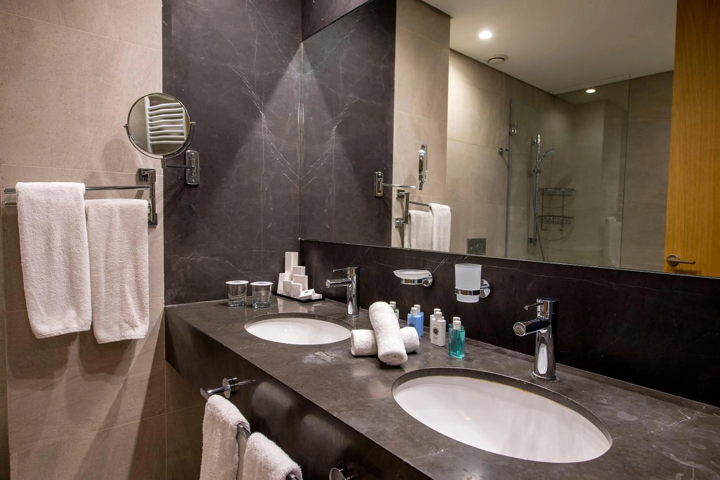 Bathroom in Oakridge Hotel & Spa