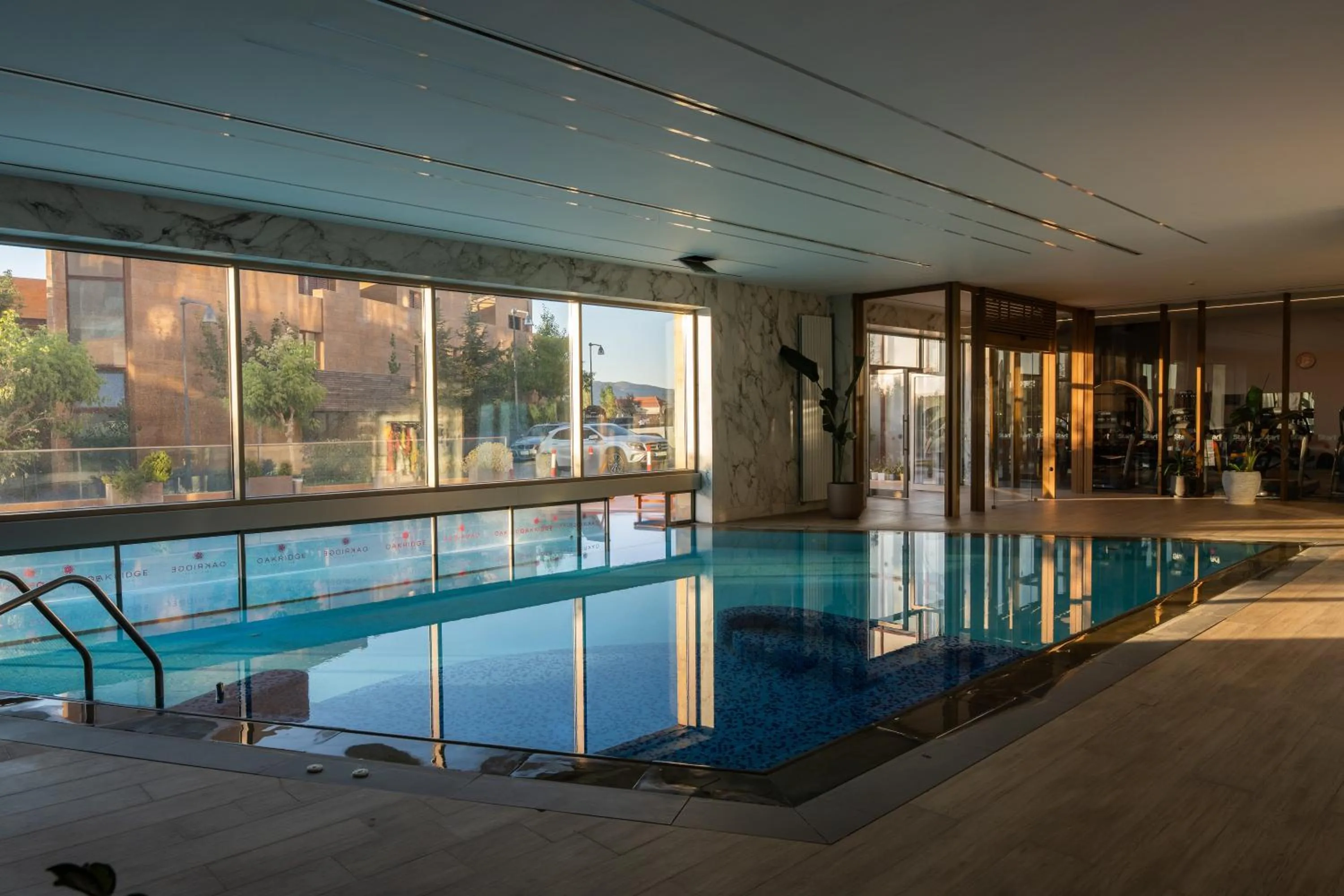 Swimming pool in Oakridge Hotel & Spa