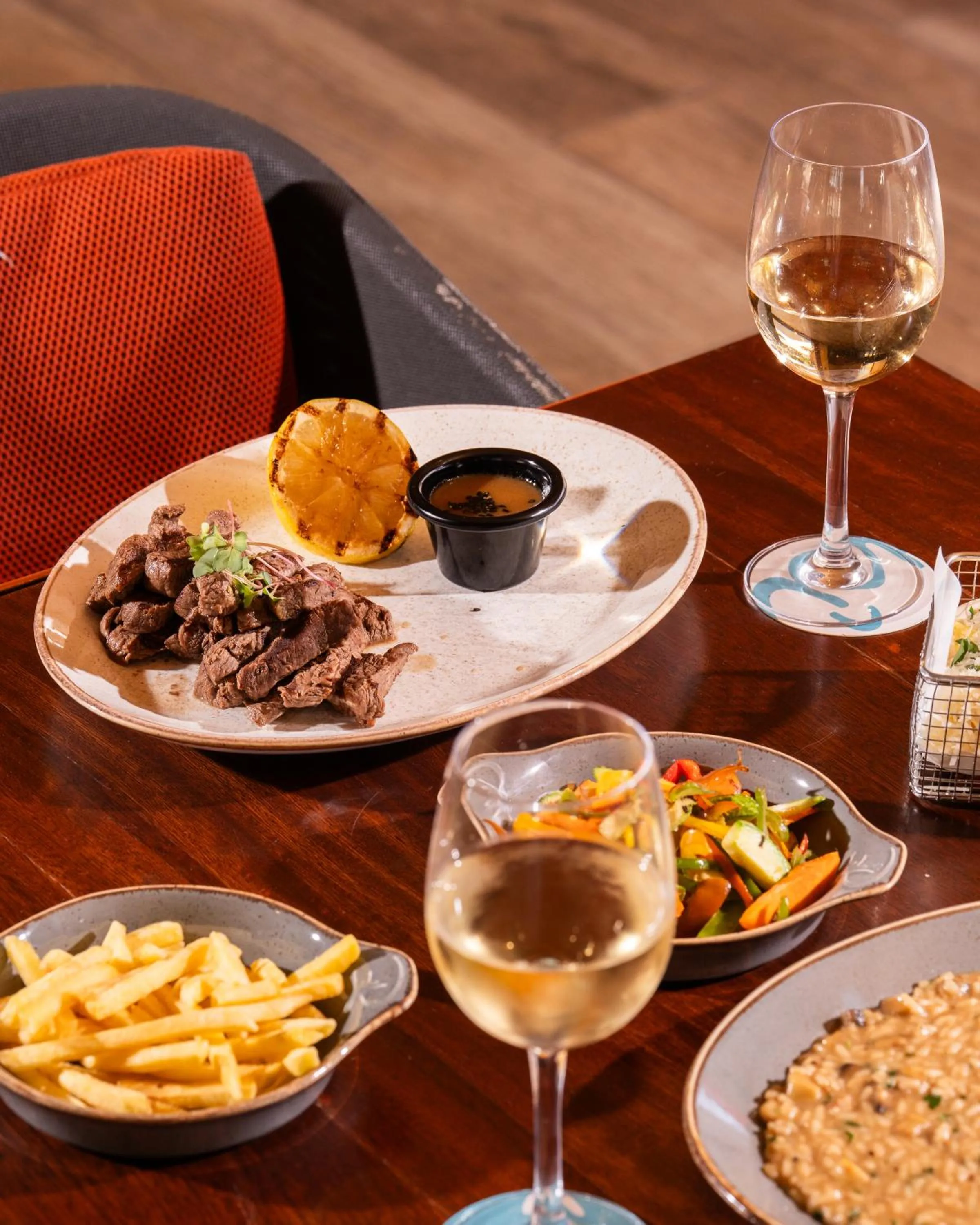 Food and drinks in Oakridge Hotel & Spa