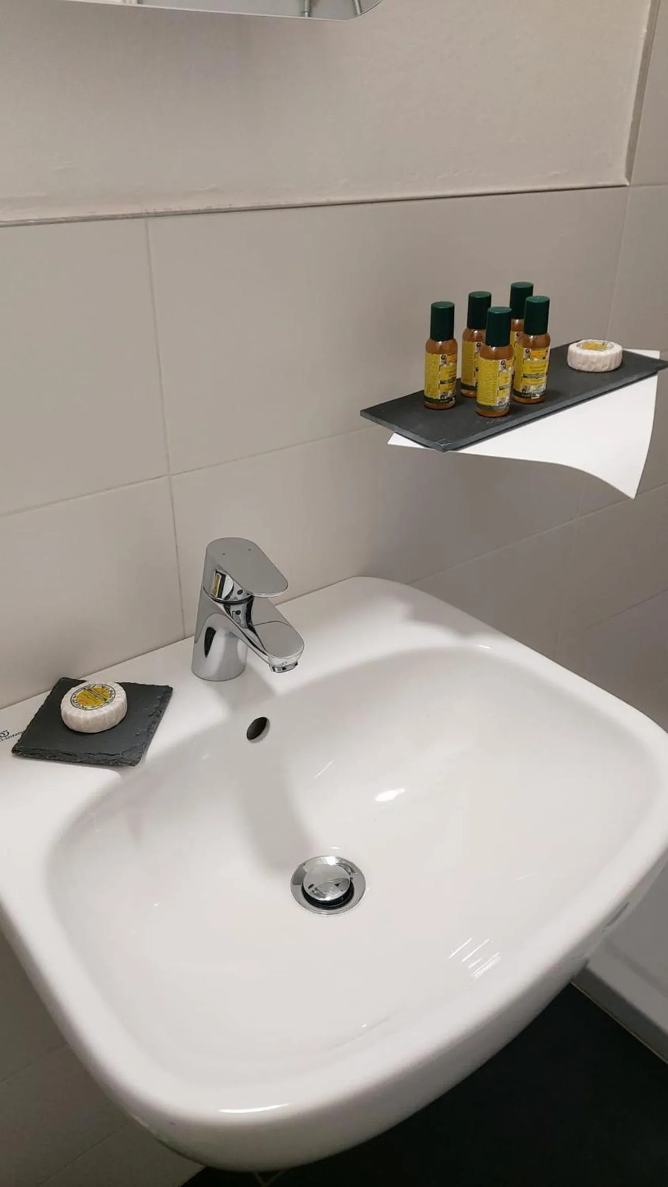 Bathroom in Street Art Inn Florence