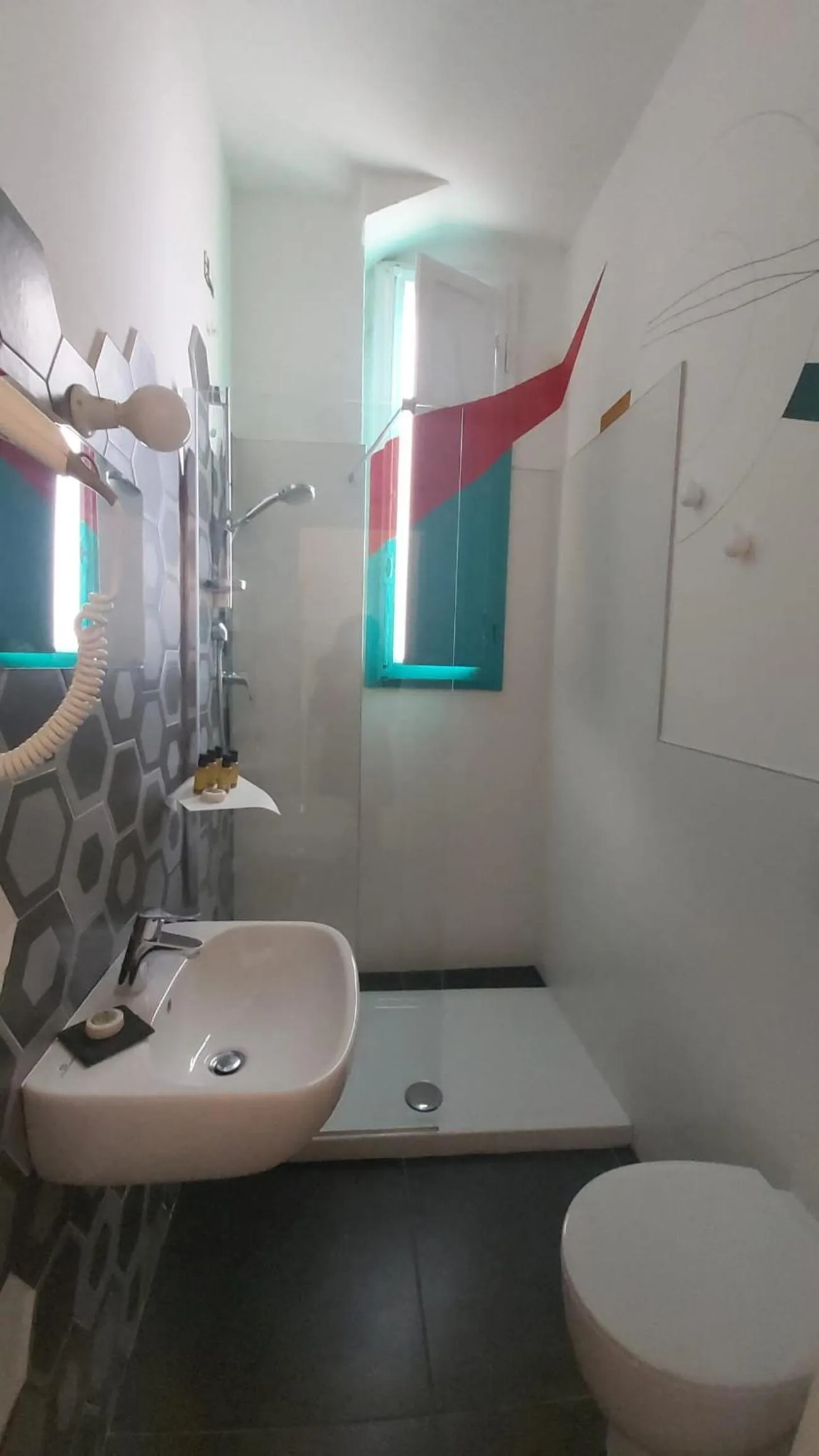 Shower in Street Art Inn Florence