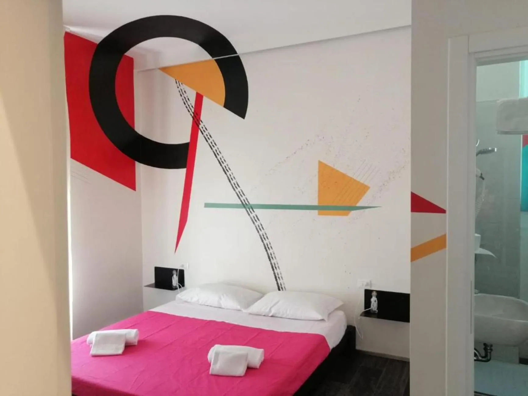 Shower, Bed in Street Art Inn Florence