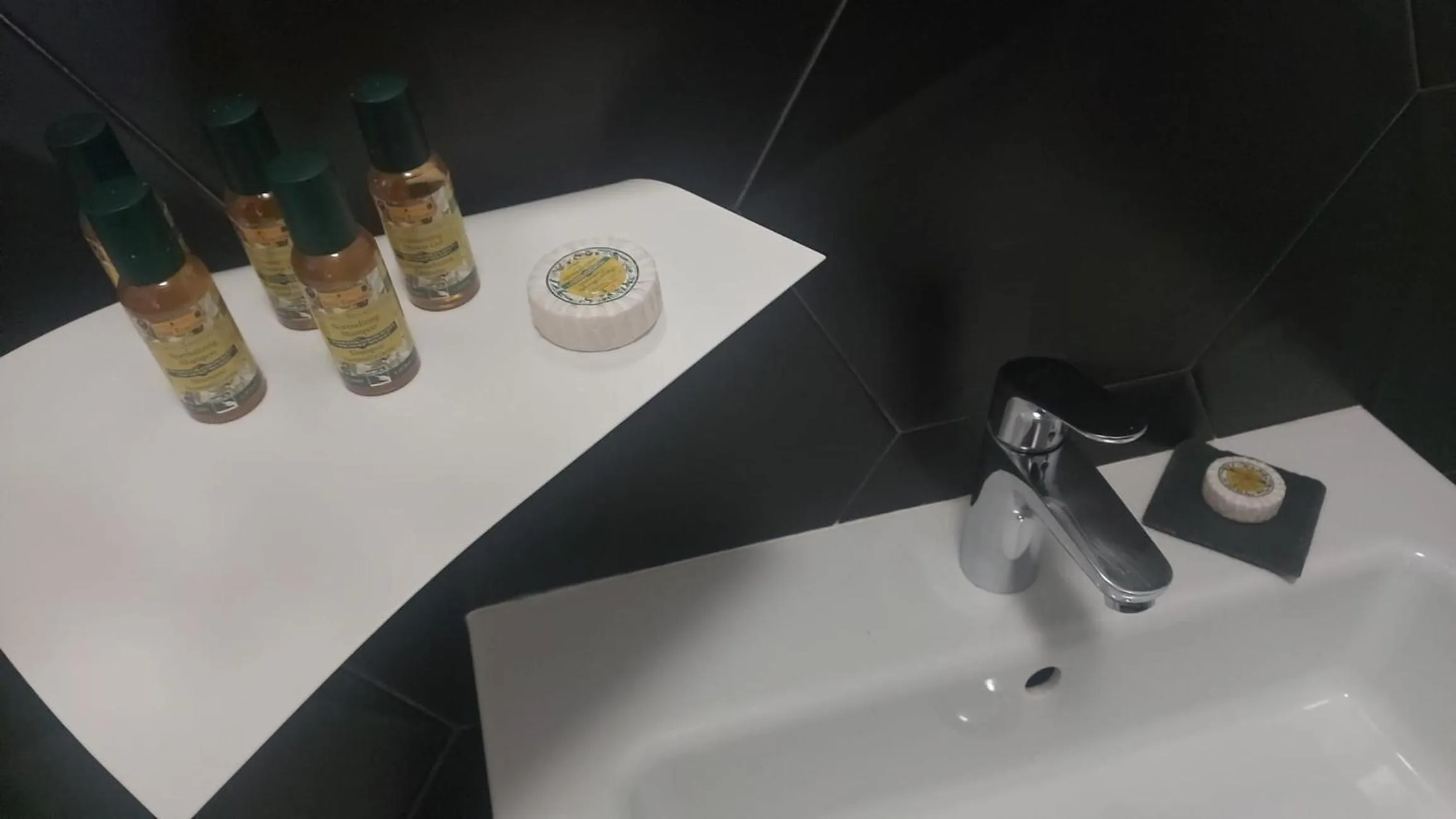 Bathroom in Street Art Inn Florence