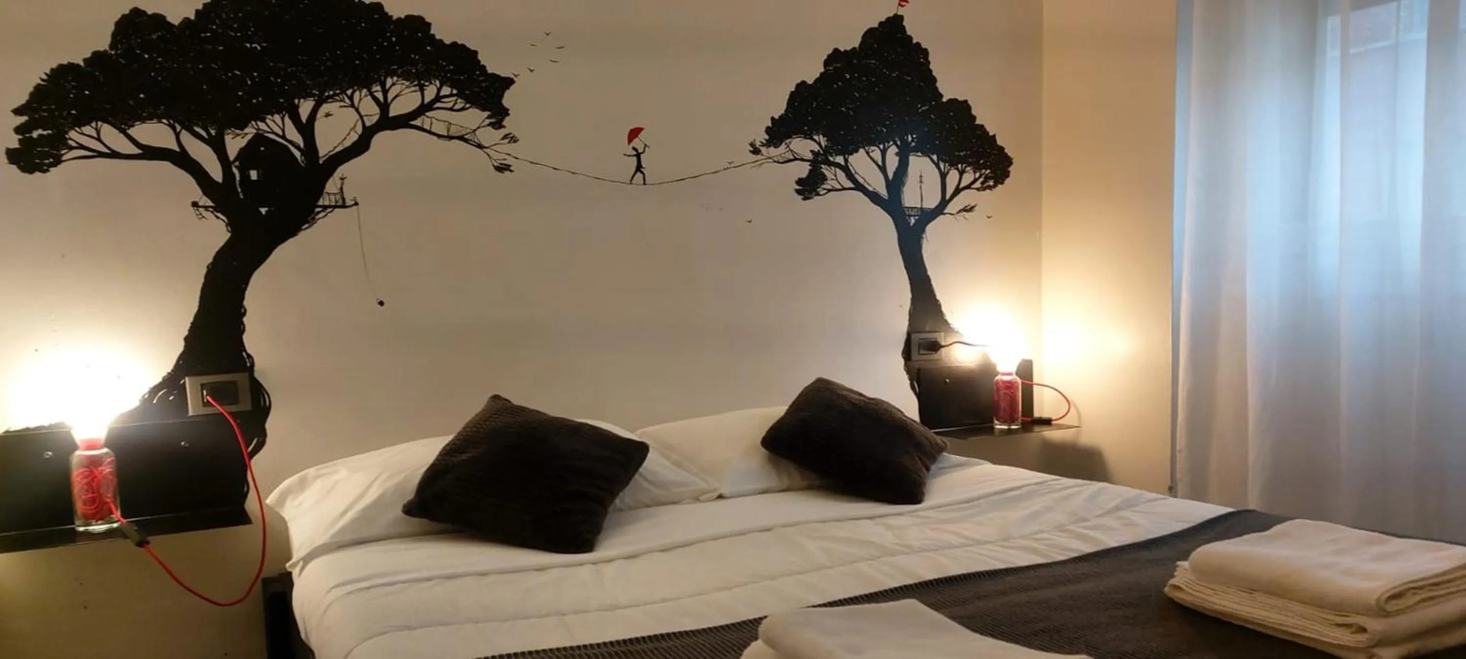 Bed in Street Art Inn Florence