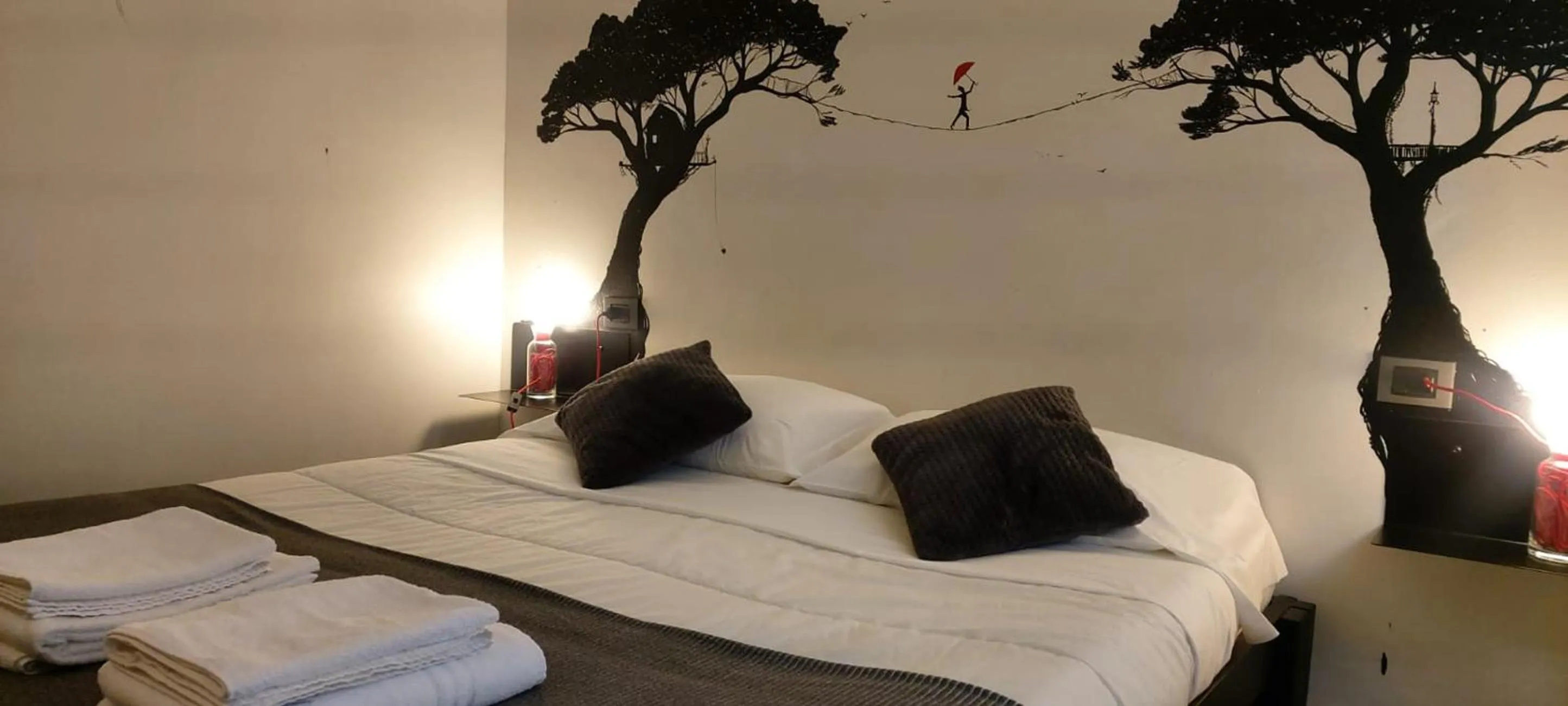 Bed in Street Art Inn Florence