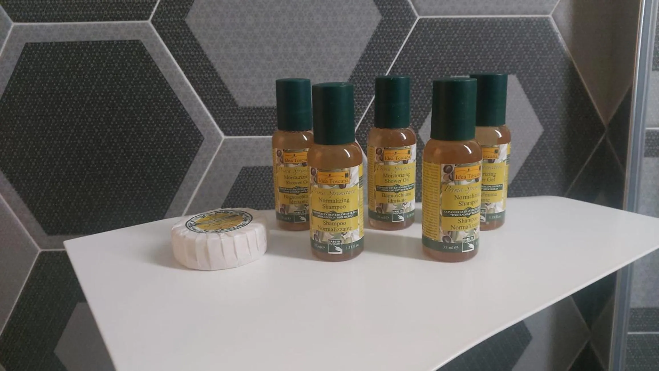 Bathroom in Street Art Inn Florence