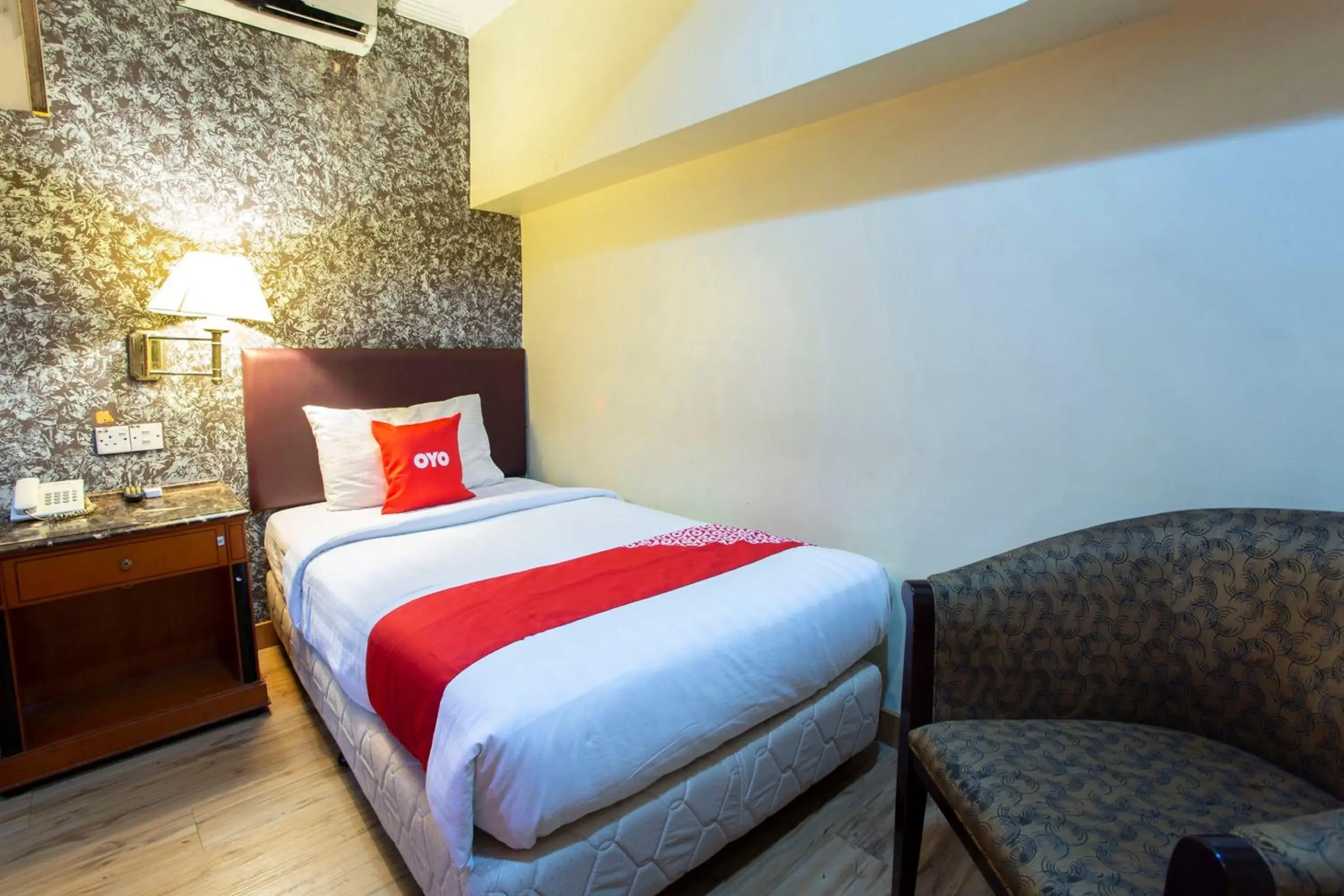 Bed in Super OYO Capital O 90125 Hotel Grand Orchard