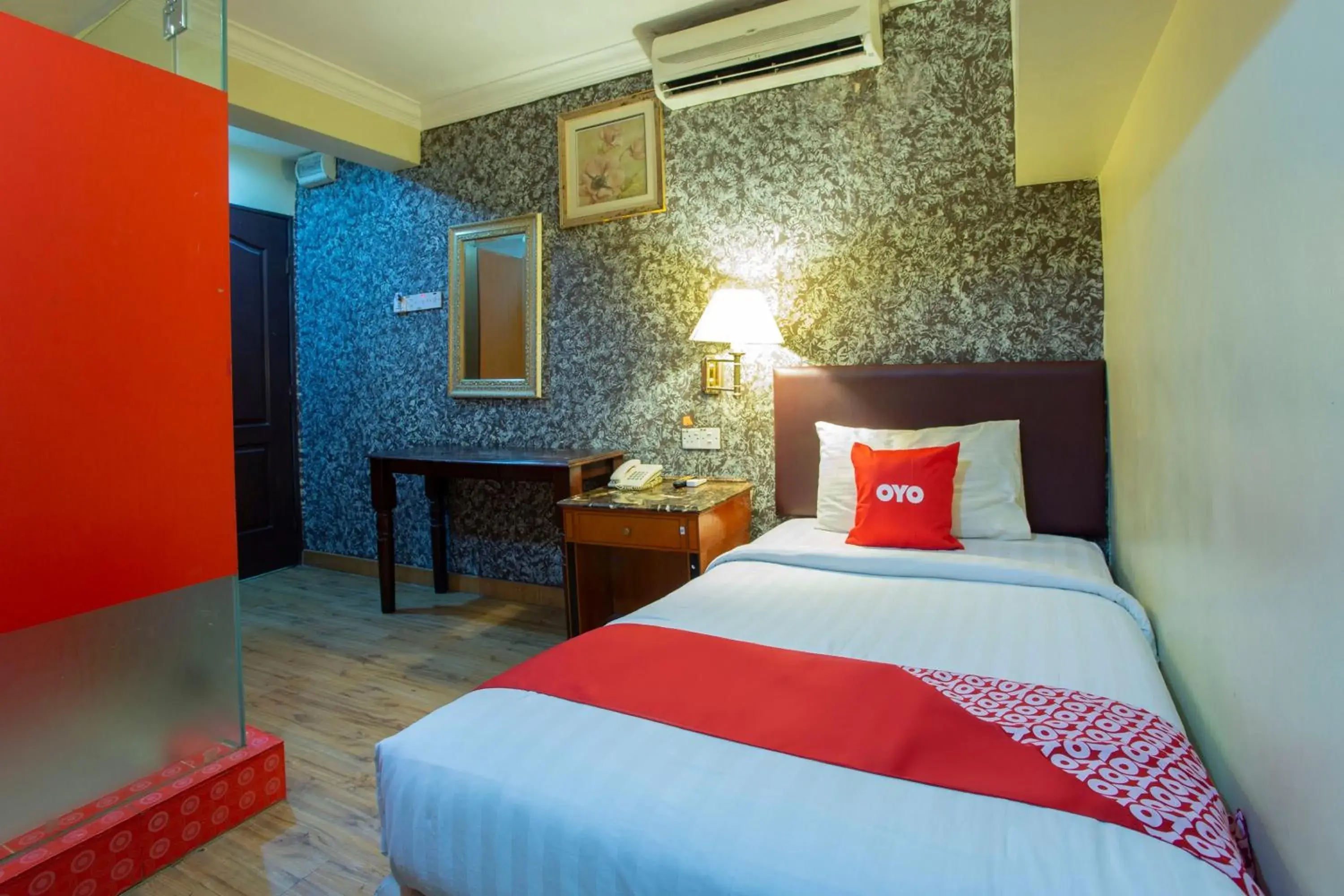 Bed in Super OYO Capital O 90125 Hotel Grand Orchard