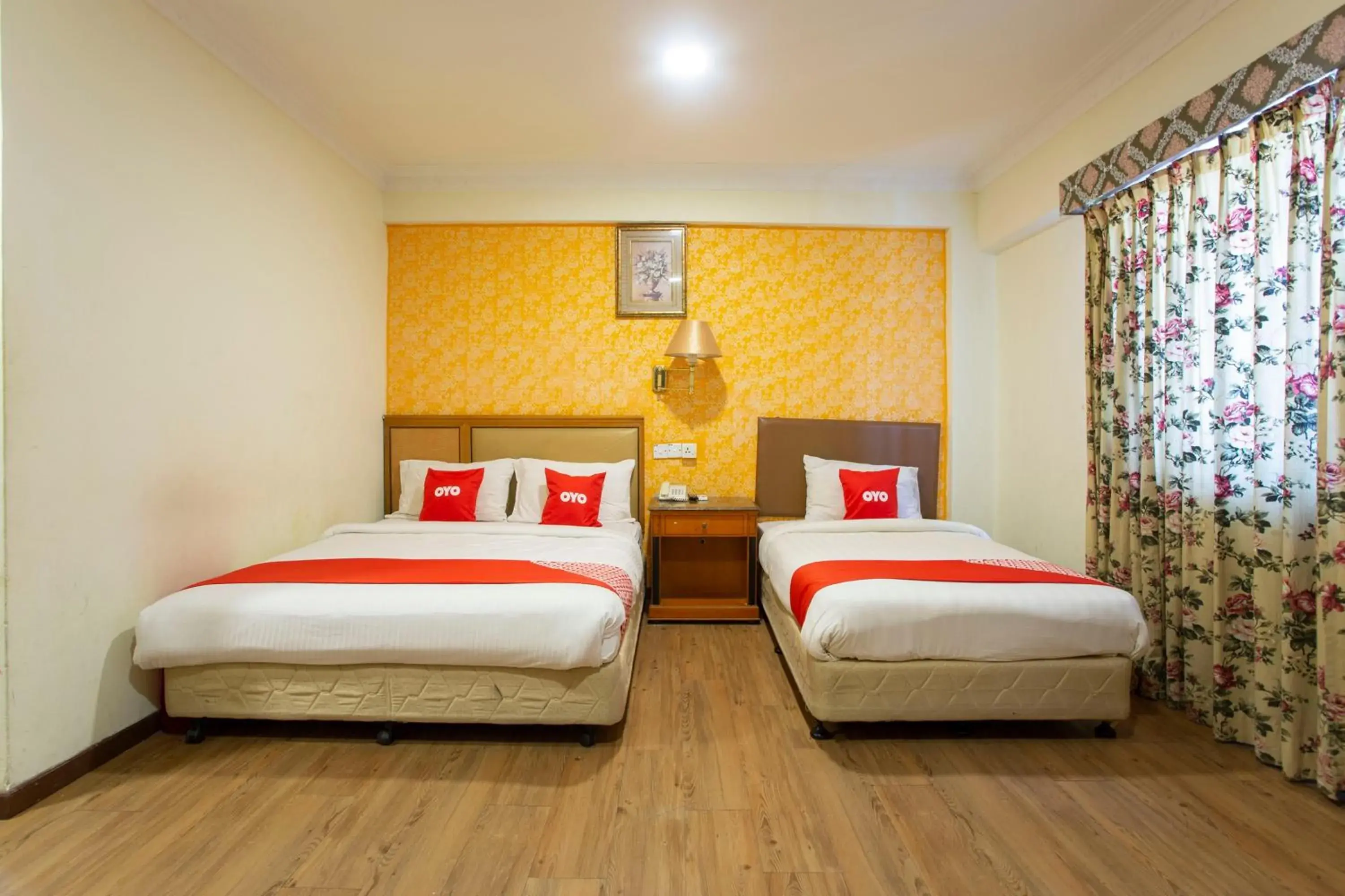 Bedroom, Bed in Super OYO Capital O 90125 Hotel Grand Orchard