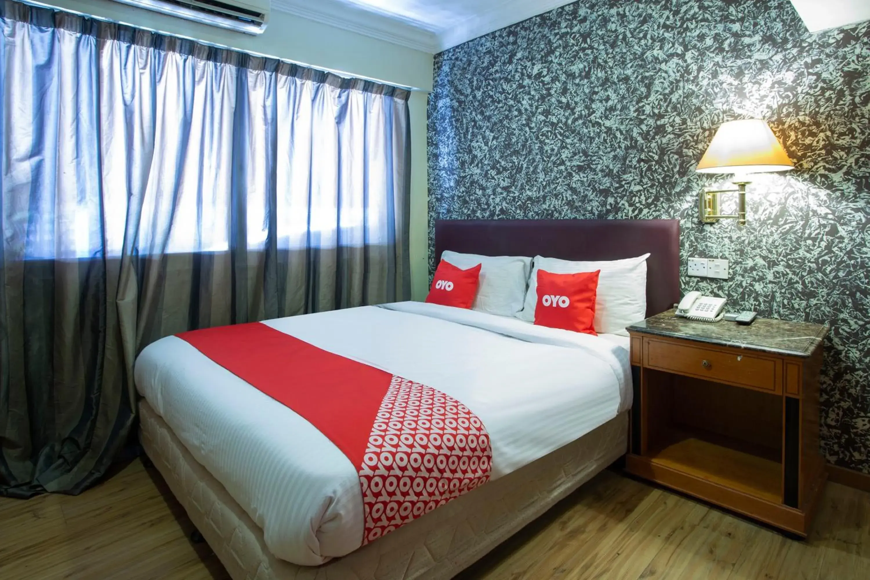 Photo of the whole room, Bed in Super OYO Capital O 90125 Hotel Grand Orchard