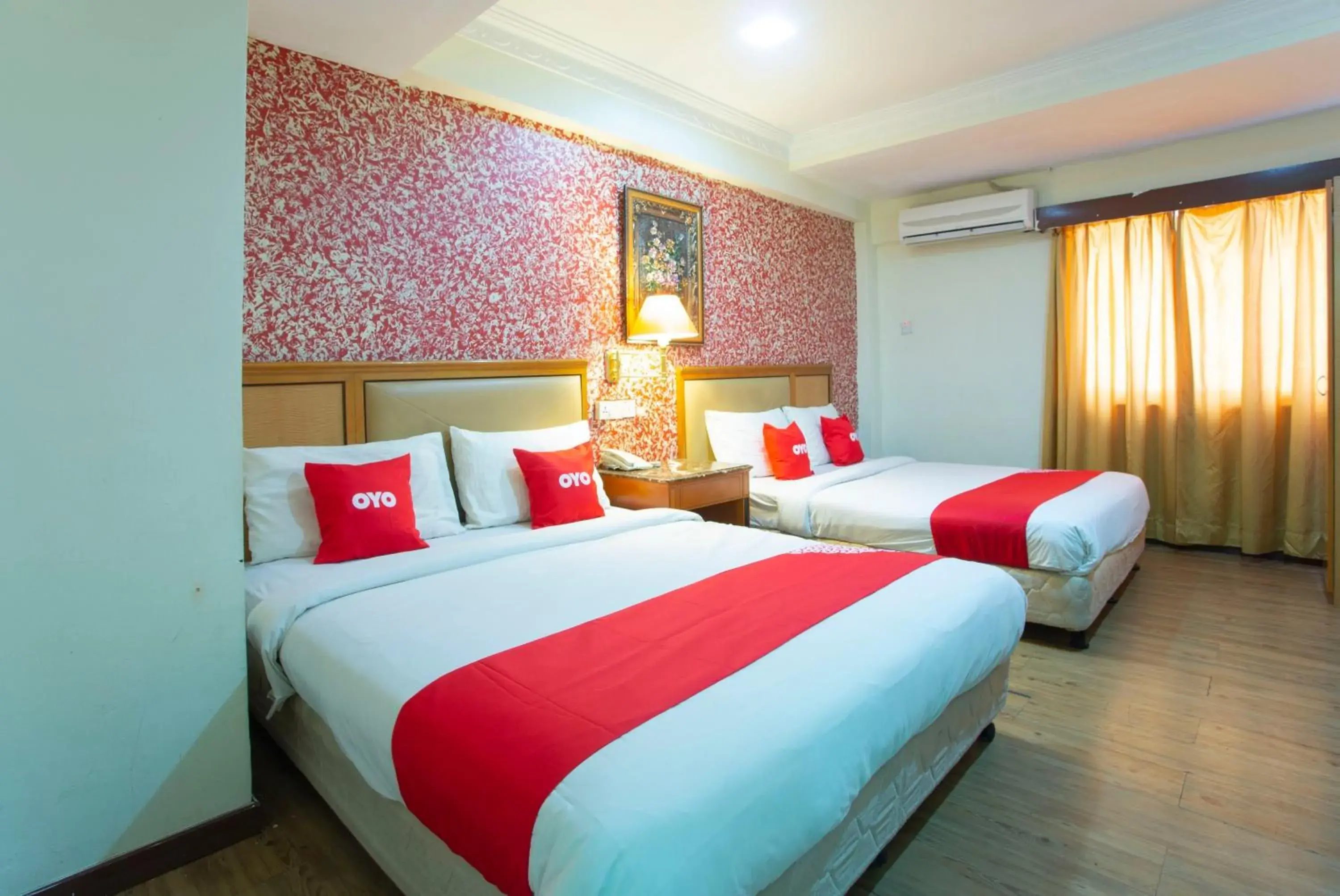 Photo of the whole room, Bed in Super OYO Capital O 90125 Hotel Grand Orchard