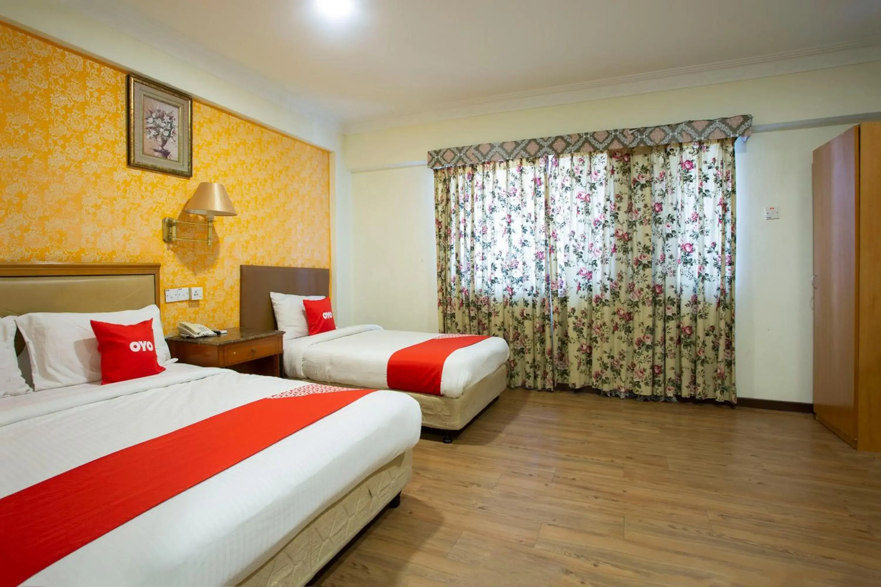 Bedroom, Bed in Super OYO Capital O 90125 Hotel Grand Orchard