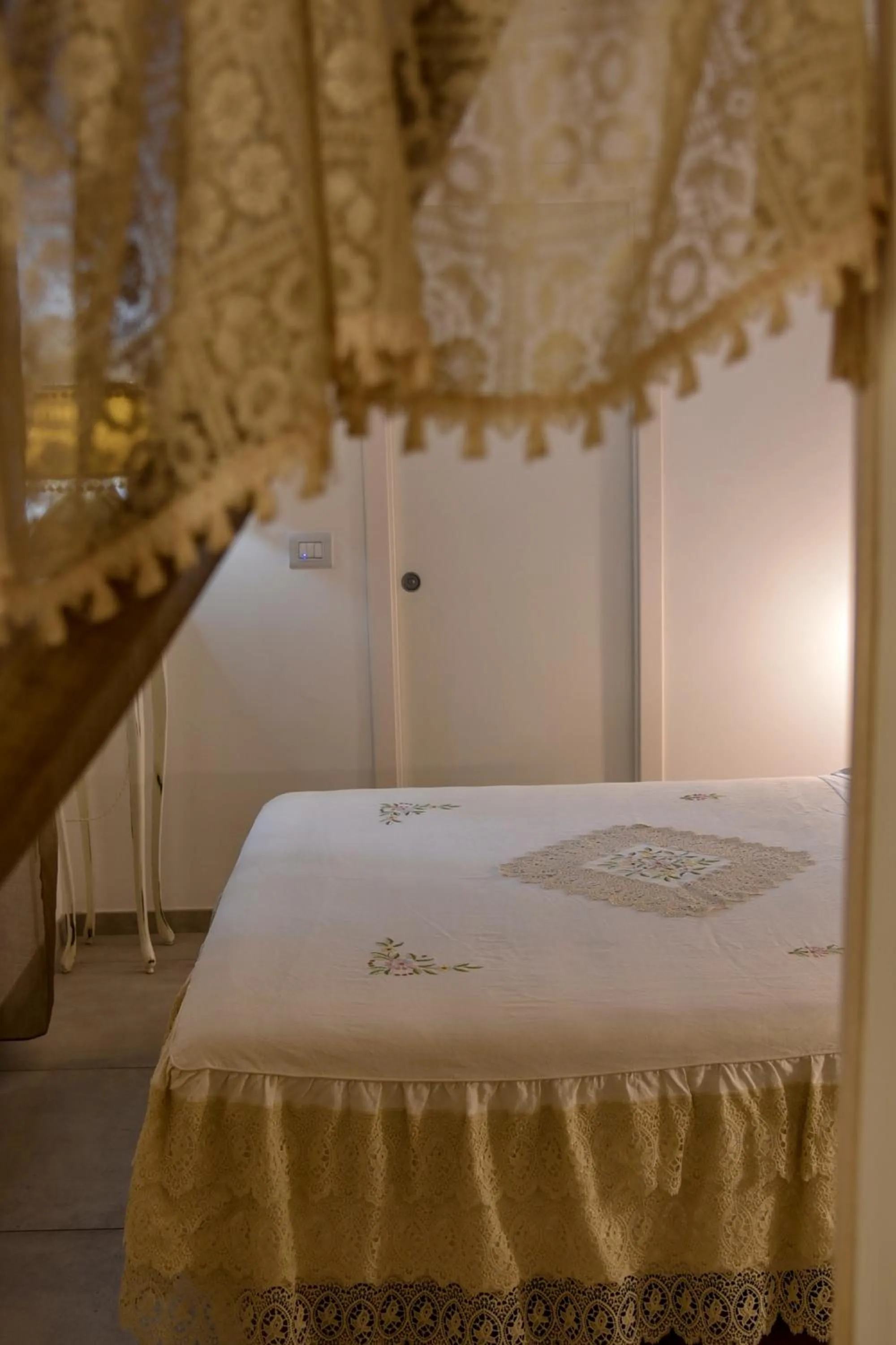 Decorative detail, Bed in Antica Casina B&B di Charme