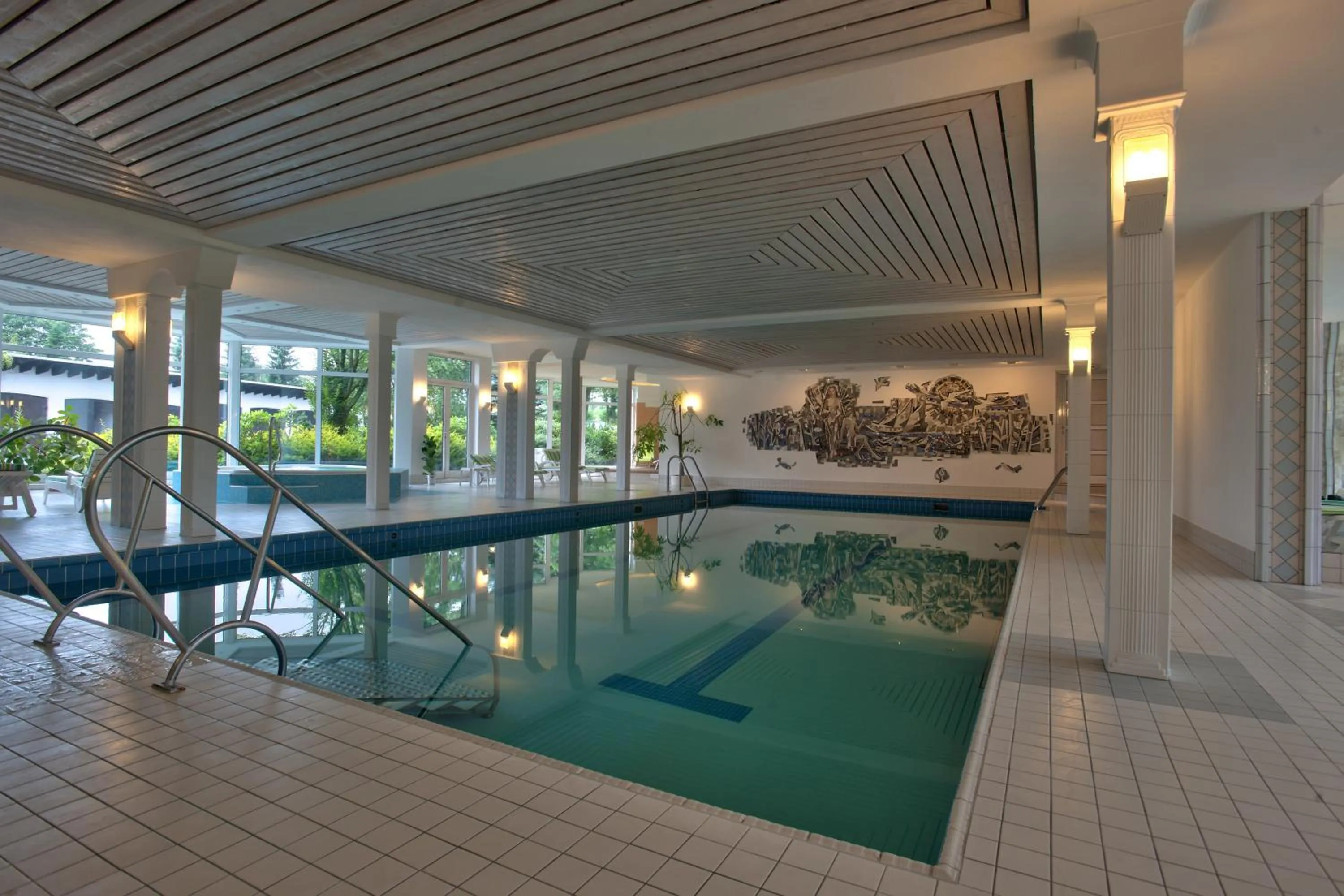 Swimming pool in Berghotel Hoher Knochen - Ruhe & Natur