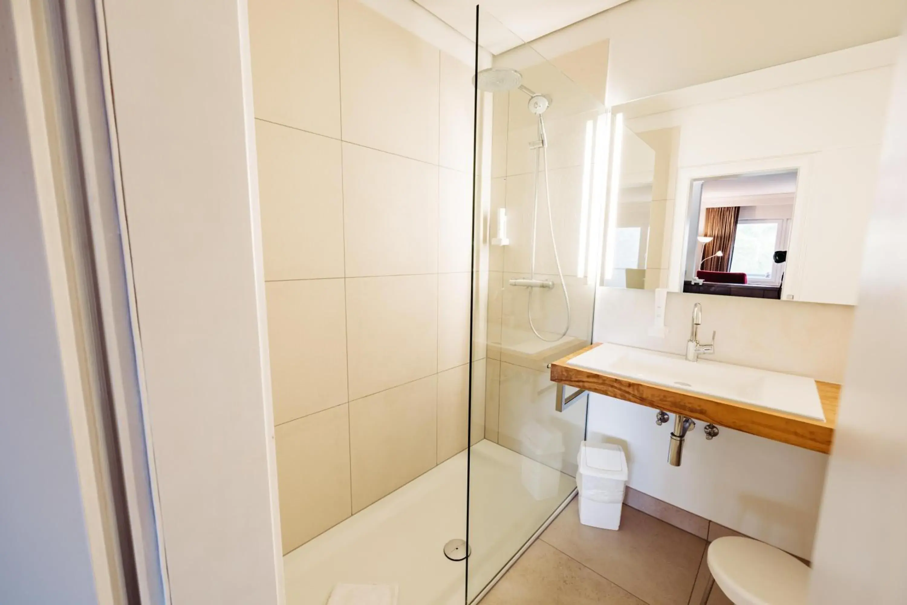 Deluxe Double Room (2 Adults + 1 Child) - single occupancy in Berghotel Hoher Knochen - Ruhe & Natur Deluxe Double Room (2 Adults + 1 Child) - single occupancy in Berghotel Hoher Knochen - Ruhe & Natur