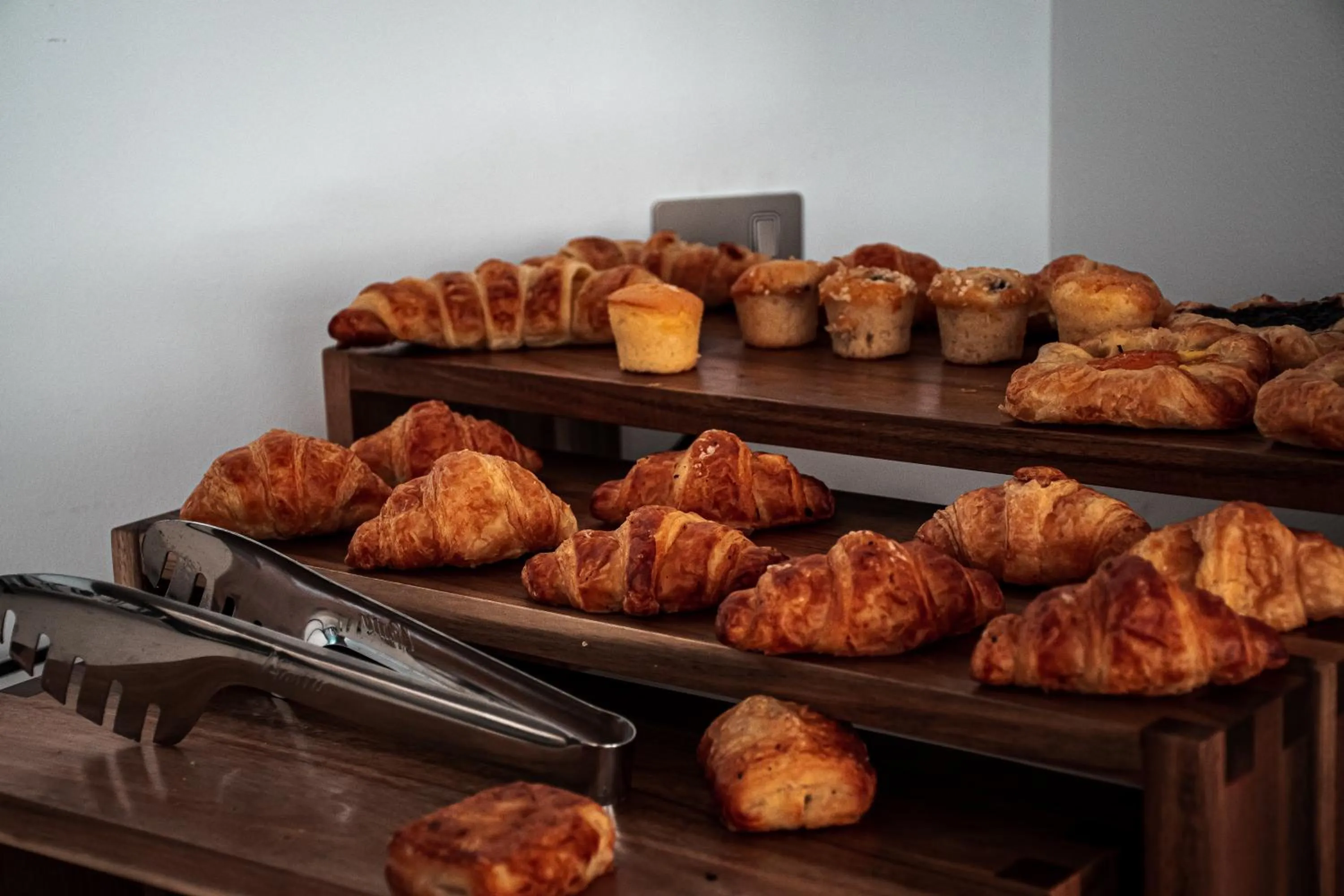 Food and drinks in SUHA Mina Rashid Hotel Apartments