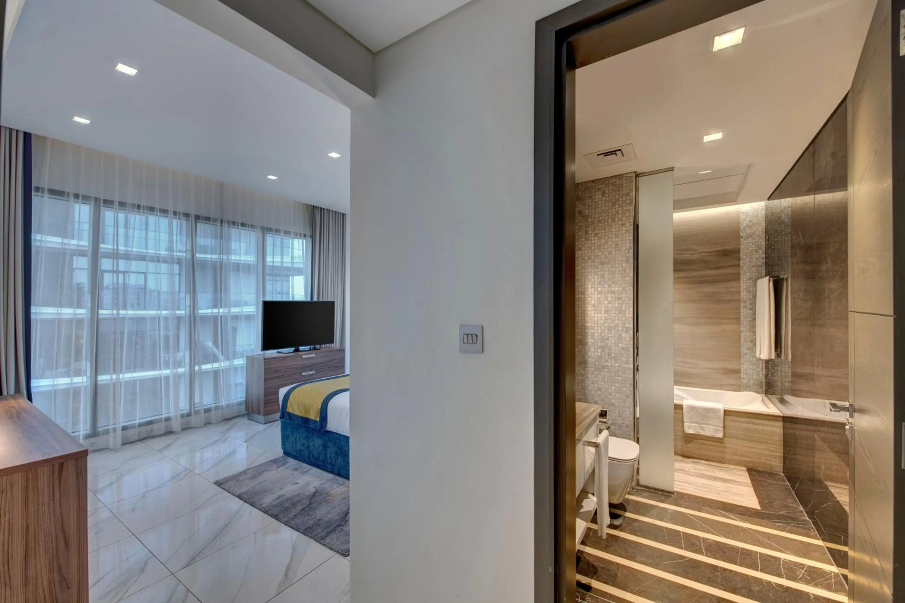 Bathroom, Bed in SUHA Mina Rashid Hotel Apartments