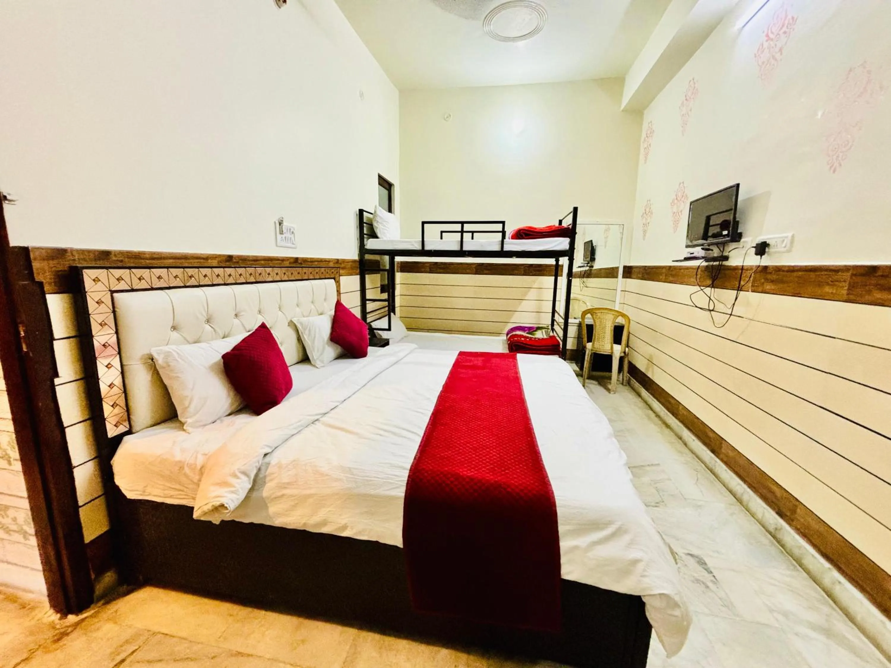 Bed in Hotel Royal Pinkcity