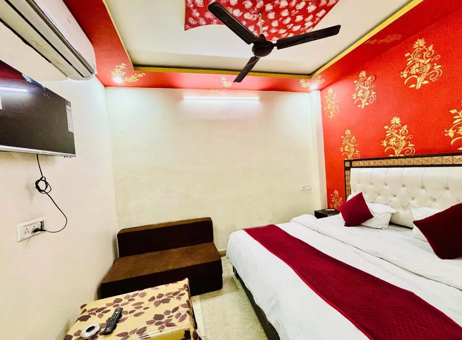 Bed in Hotel Royal Pinkcity