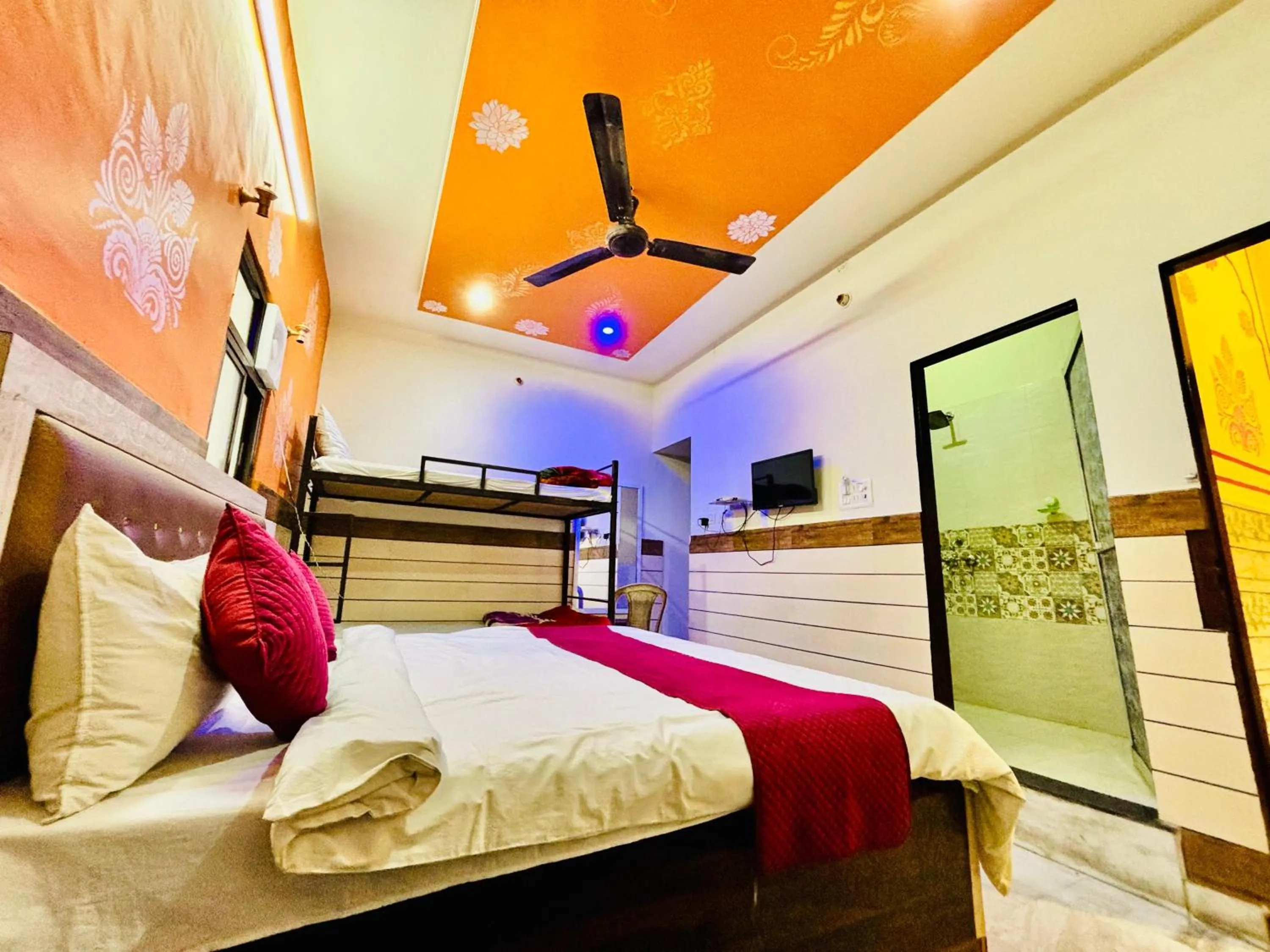 Bed in Hotel Royal Pinkcity