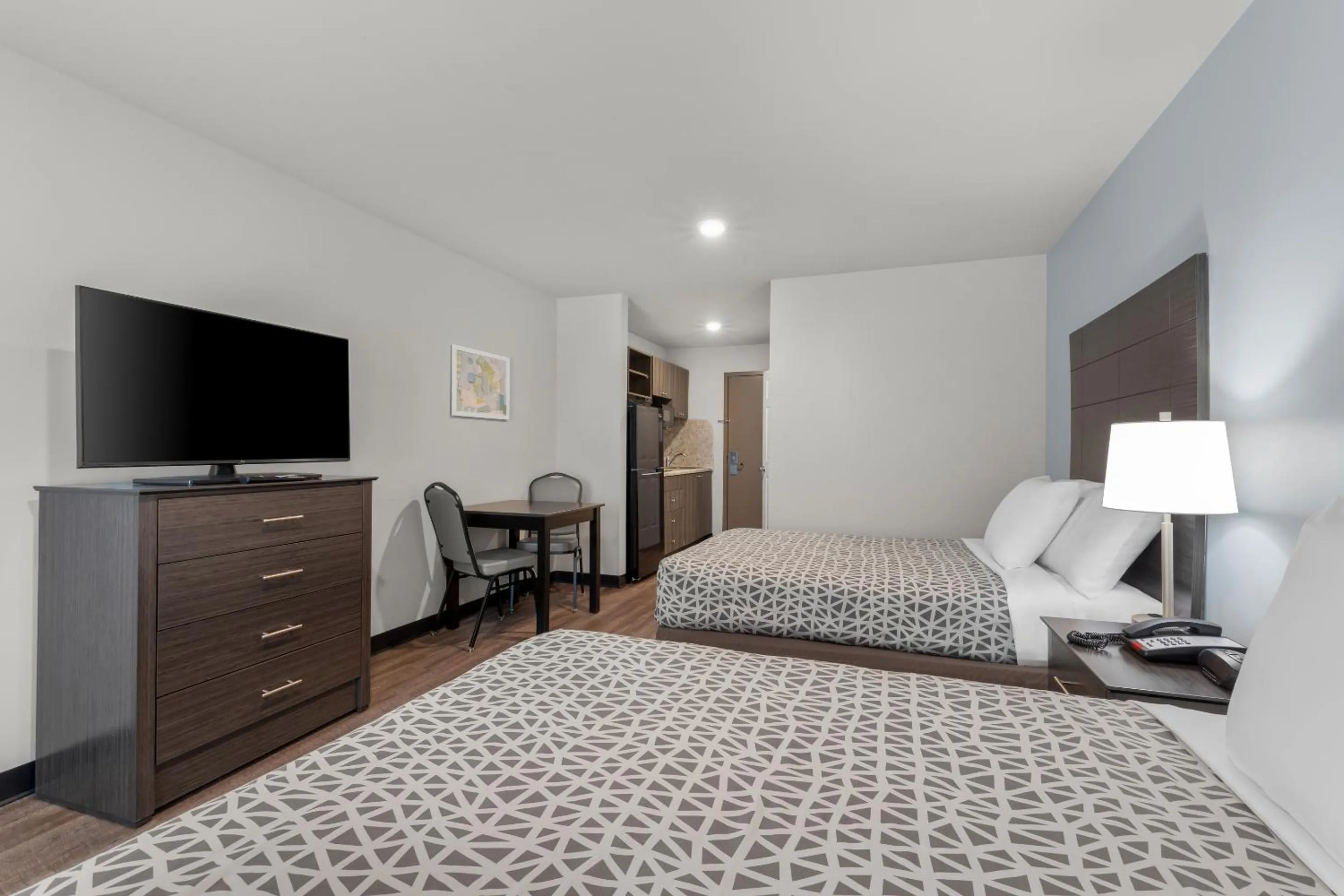 Bedroom, Bed in WoodSpring Suites Atlanta Airport